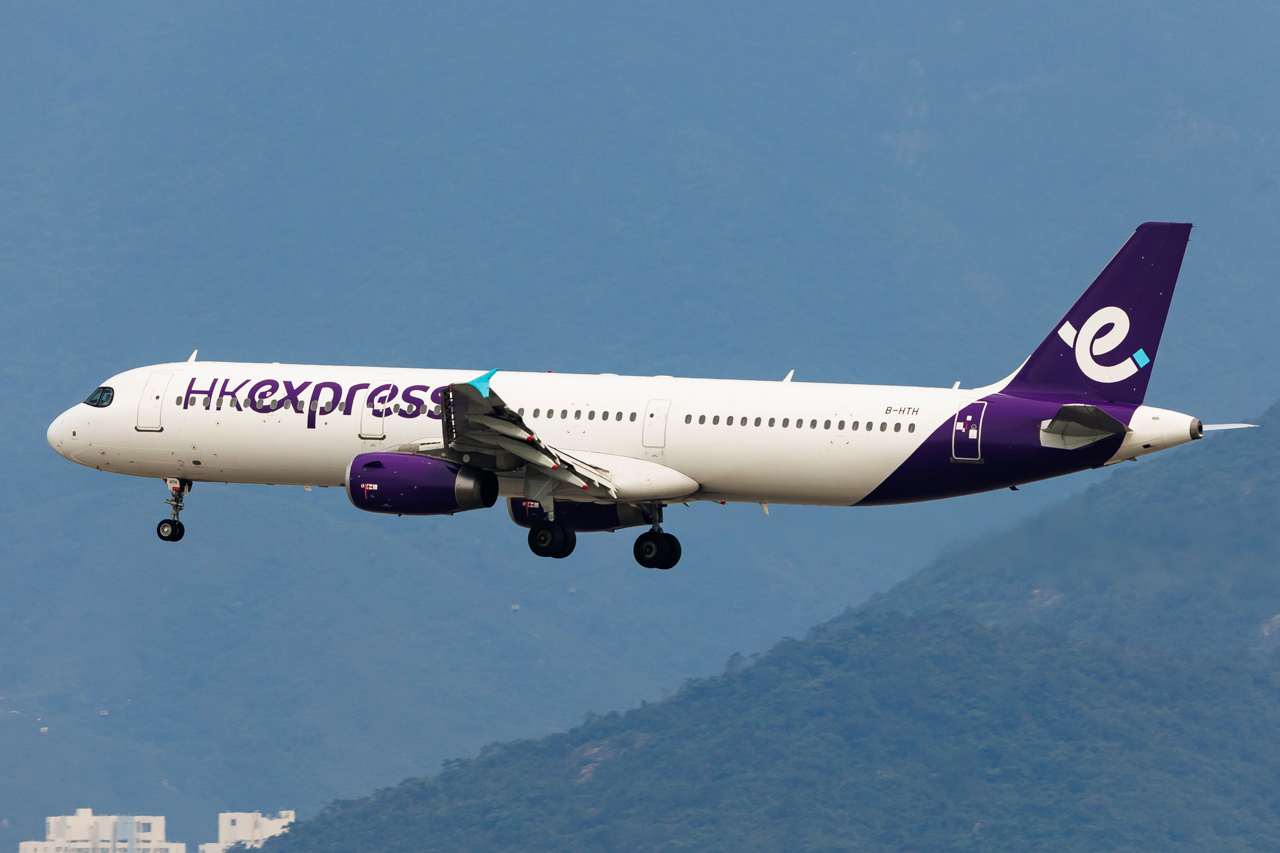 Full size: Hong Kong Express Airbus A321-200 B-HTH at Hong Kong International Airport