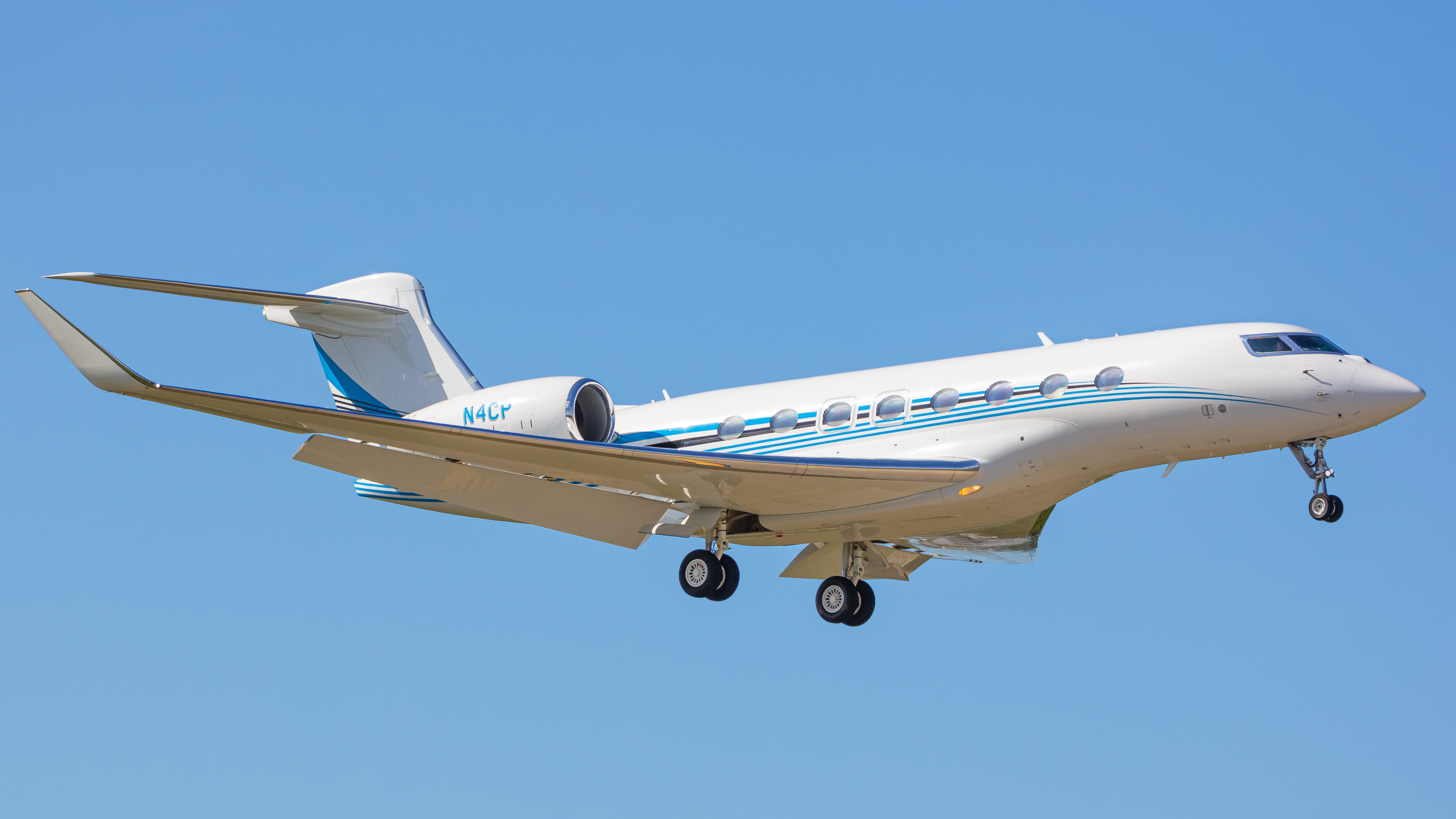 Full size: PRIVATE Gulfstream G650 N4CP at Naples Municipal Airport