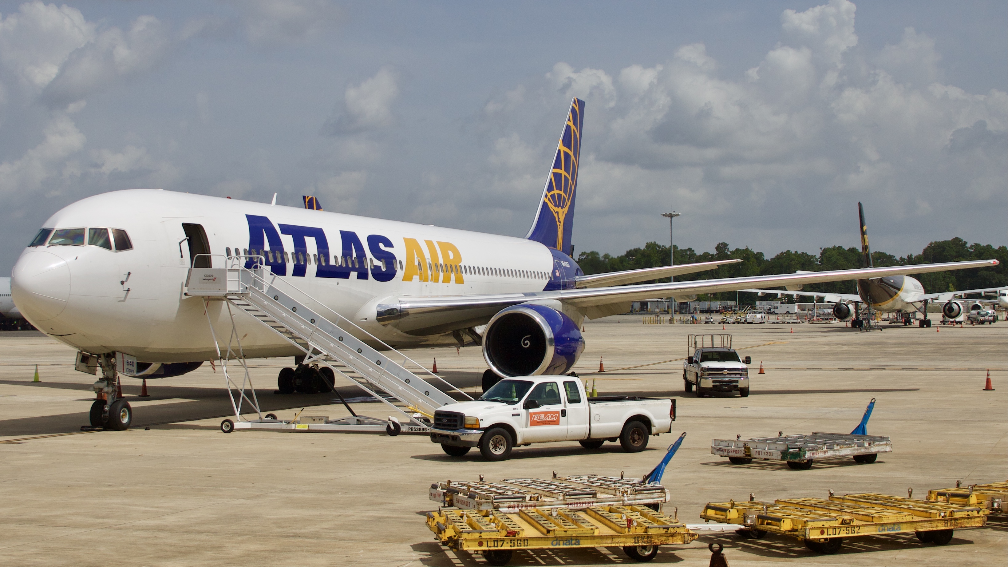 Full size: Atlas Air Boeing 767-300ER N640GT at Houston-George Bush Intercontinental Airport