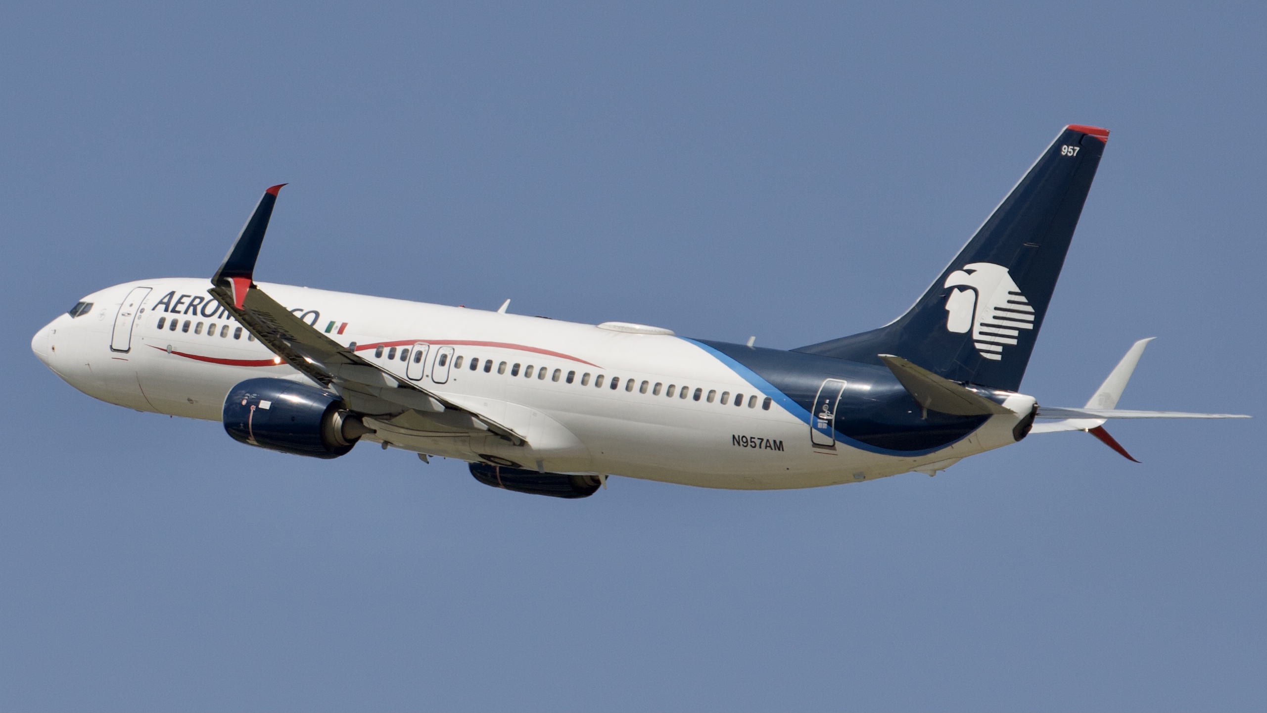 Full size: Aeromexico Boeing 737-800 N957AM at Houston-George Bush Intercontinental Airport