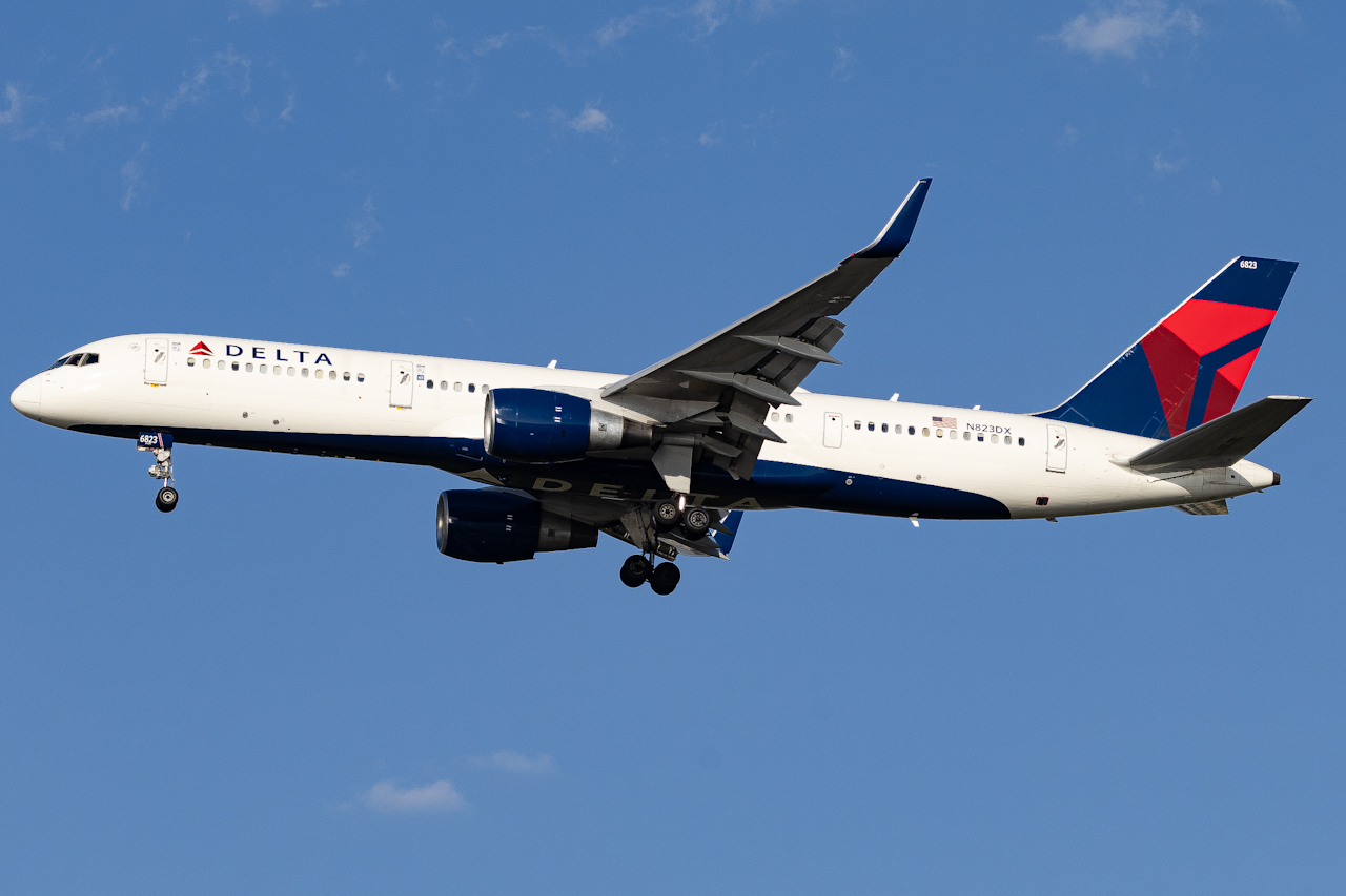 Full size: Delta Airlines Boeing 757-200 N823DX at Tampa International Airport