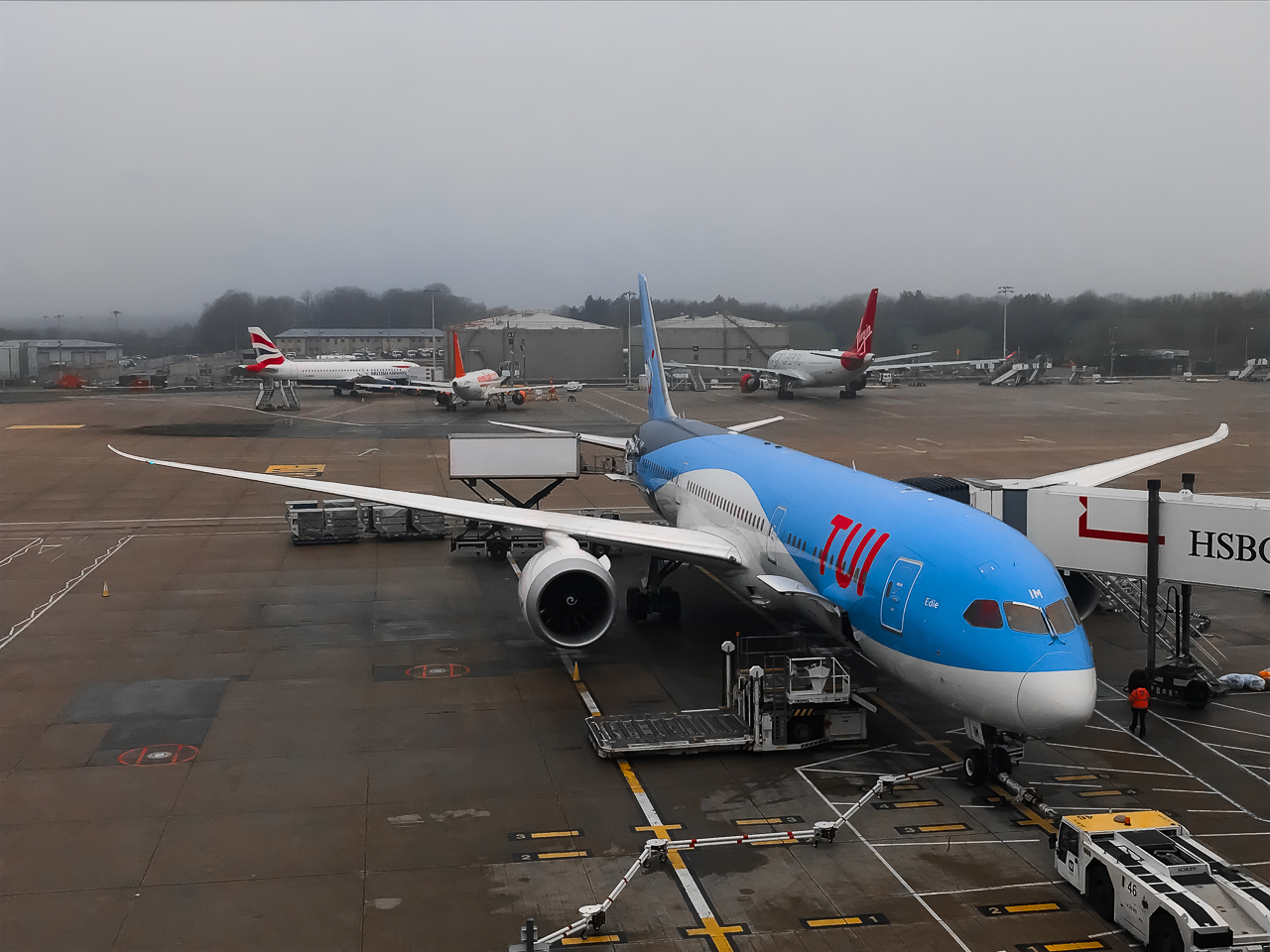 Full size: TUI Fly Boeing 787-9 G-TUIM at London Gatwick Airport