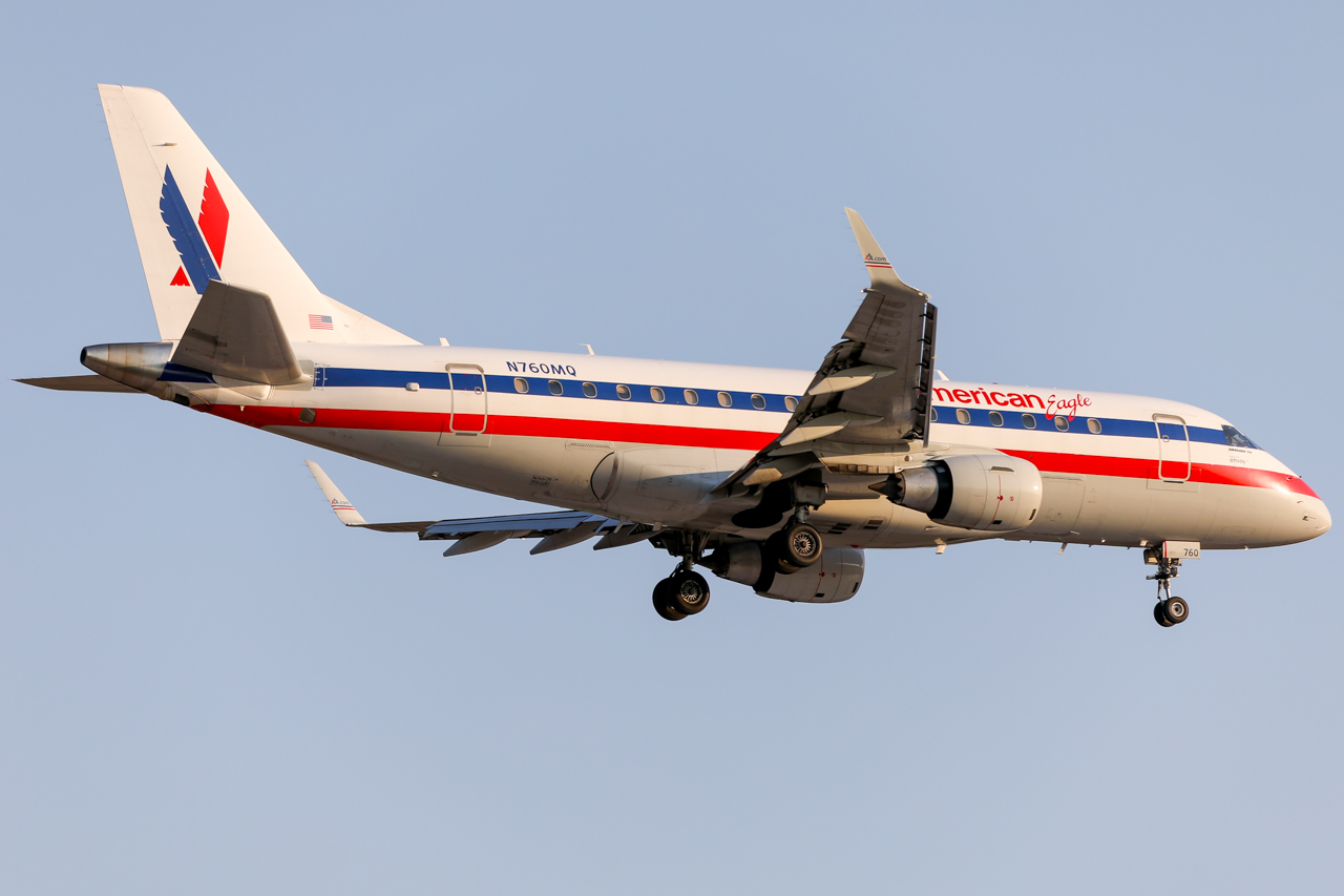 Full size: American Airlines Embraer E170 N760MQ at Avoca Wilkes-Barre/Scranton International Airport