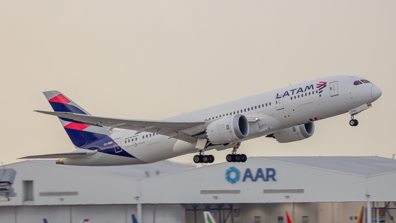 Full size: LATAM Boeing 787-8 CC-BBB at Miami International Airport