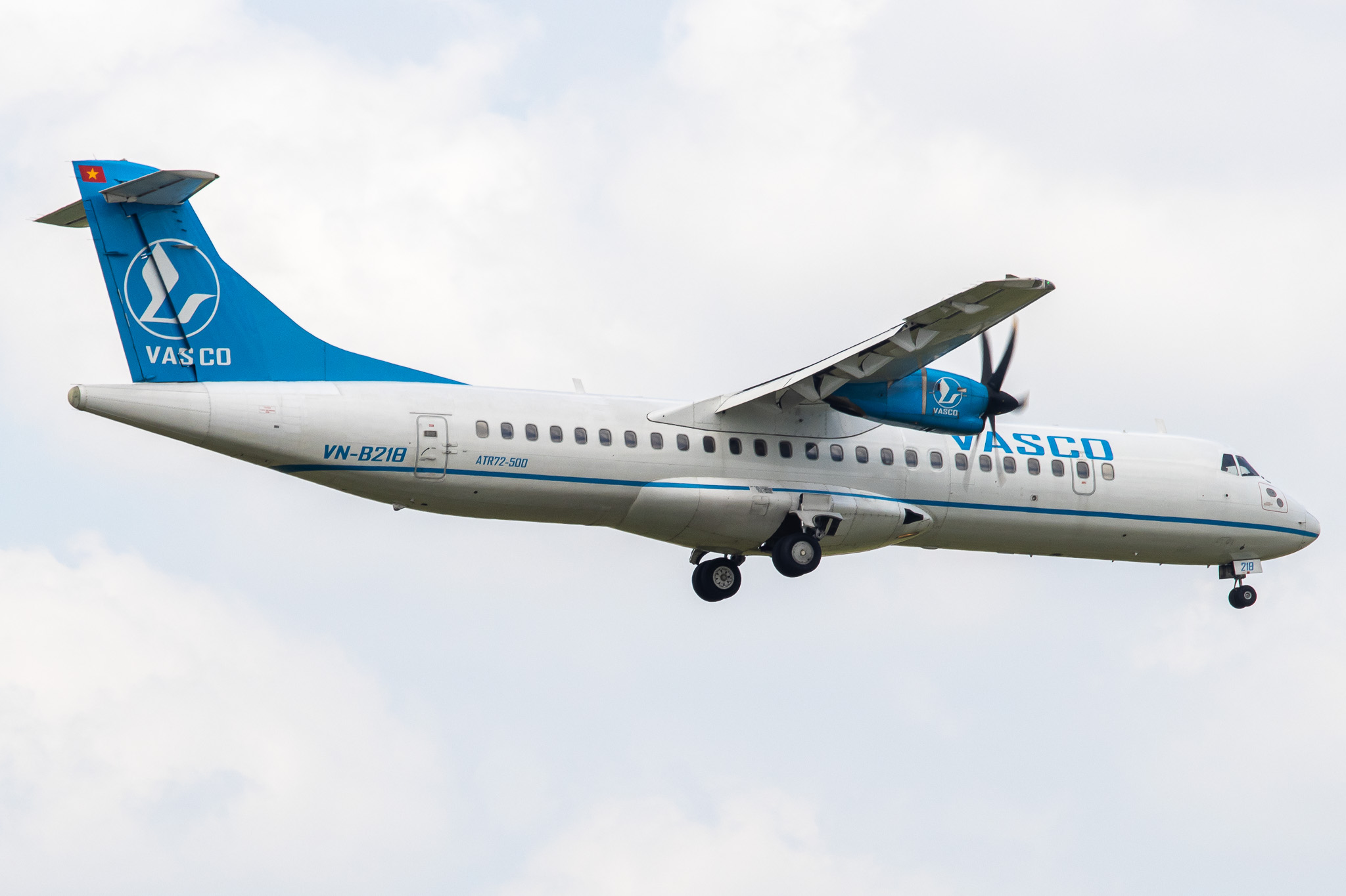 Full size: VASCO ATR 72-500 VN-B218 at Tan Son Nhat International Airport