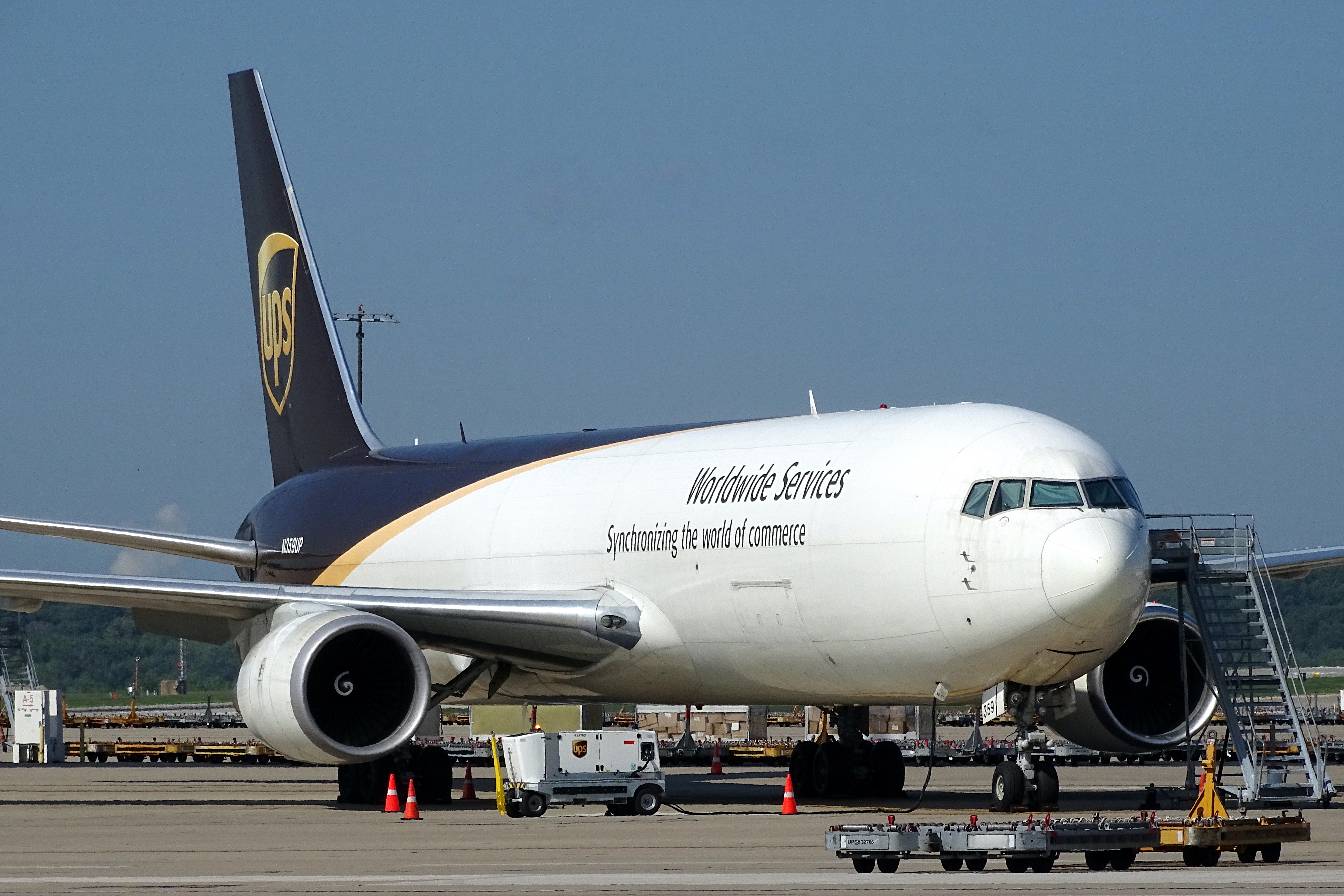 Full size: United Parcel Service Boeing 767-300F N359UP at Chicago/Rockford International Airport