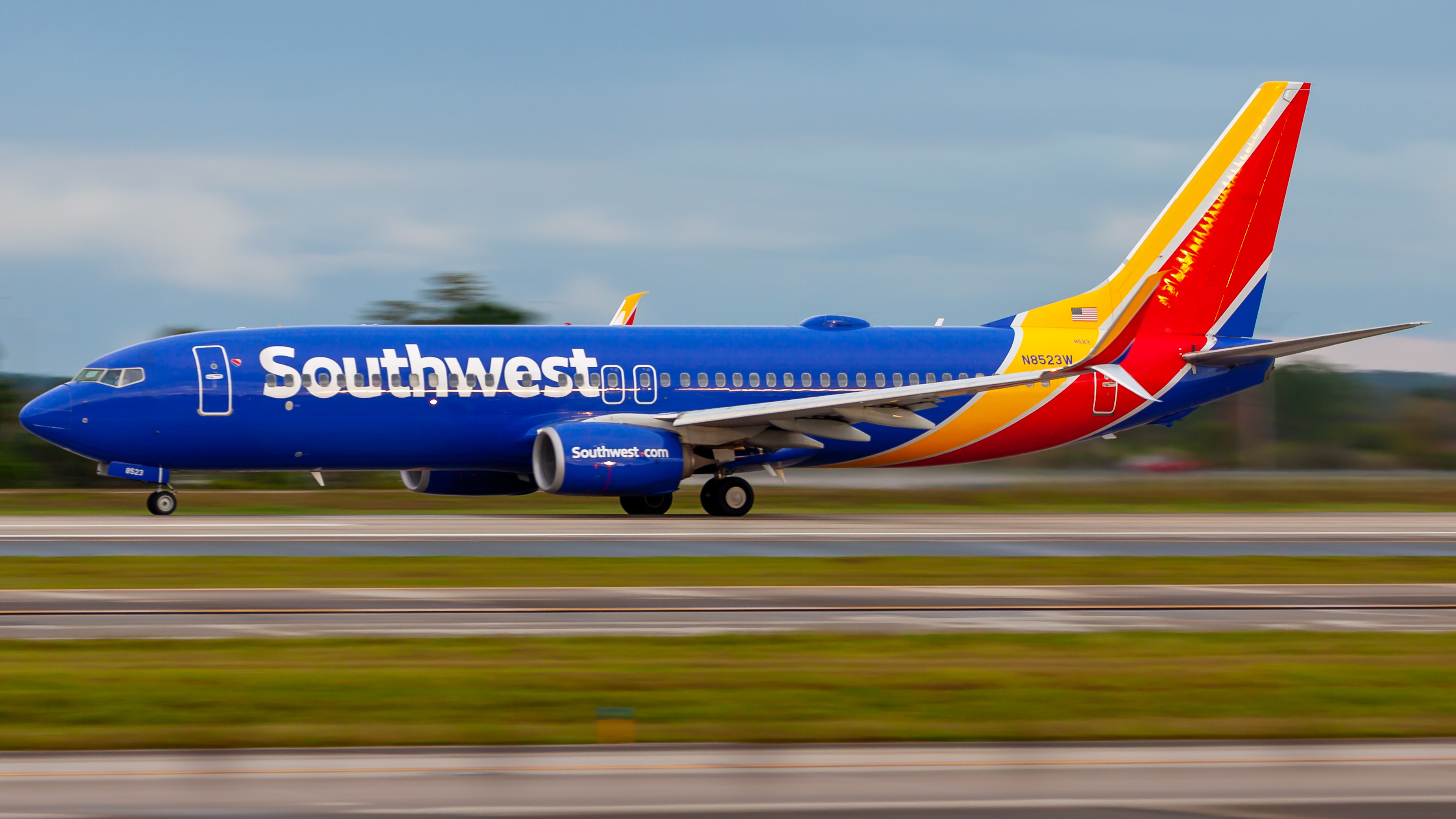 Full size: Southwest Airlines Boeing 737-800 N8523W at Orlando International Airport
