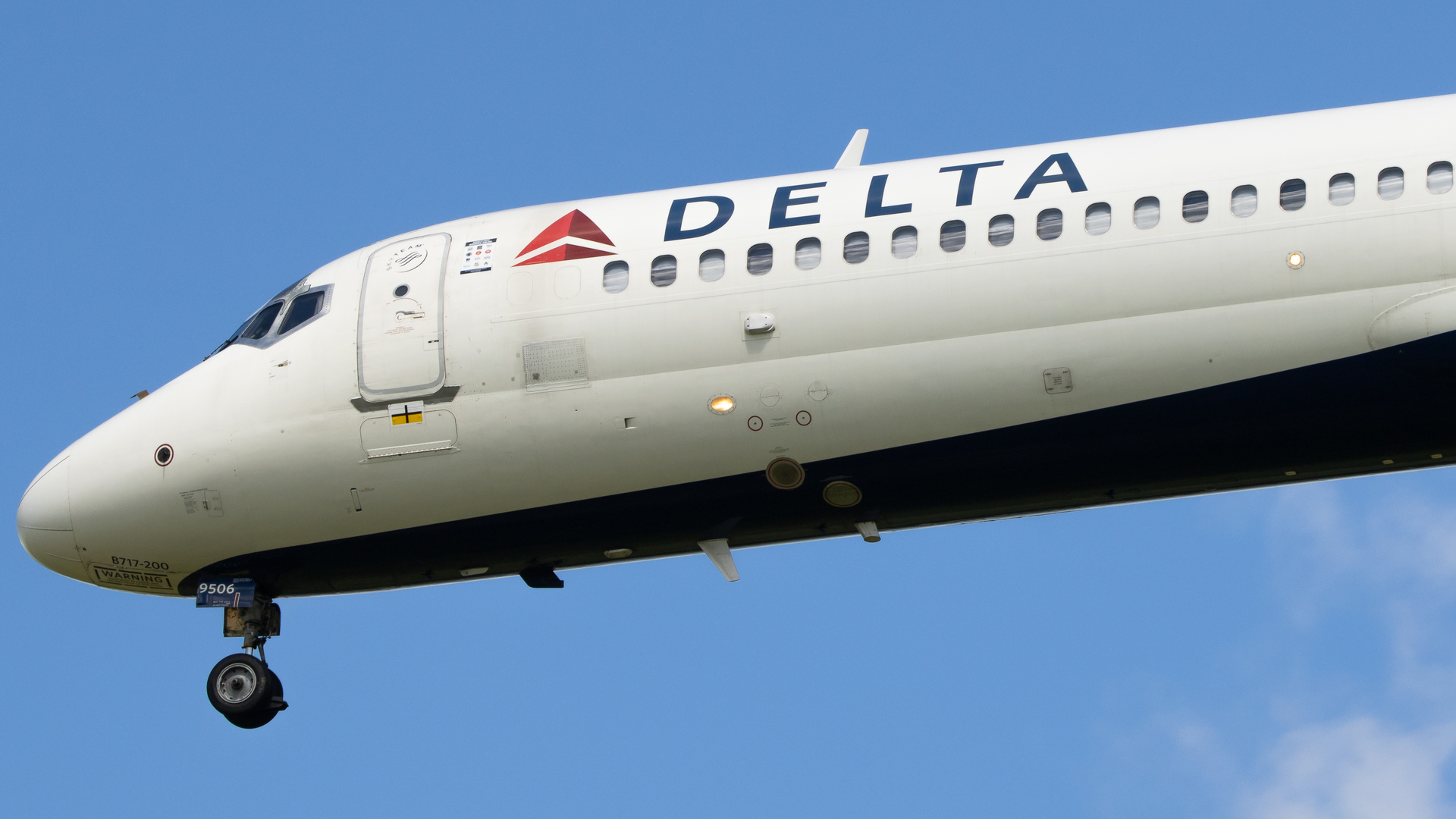 Full size: Delta Airlines Boeing 717-200 N946AT at Washington Dulles International Airport