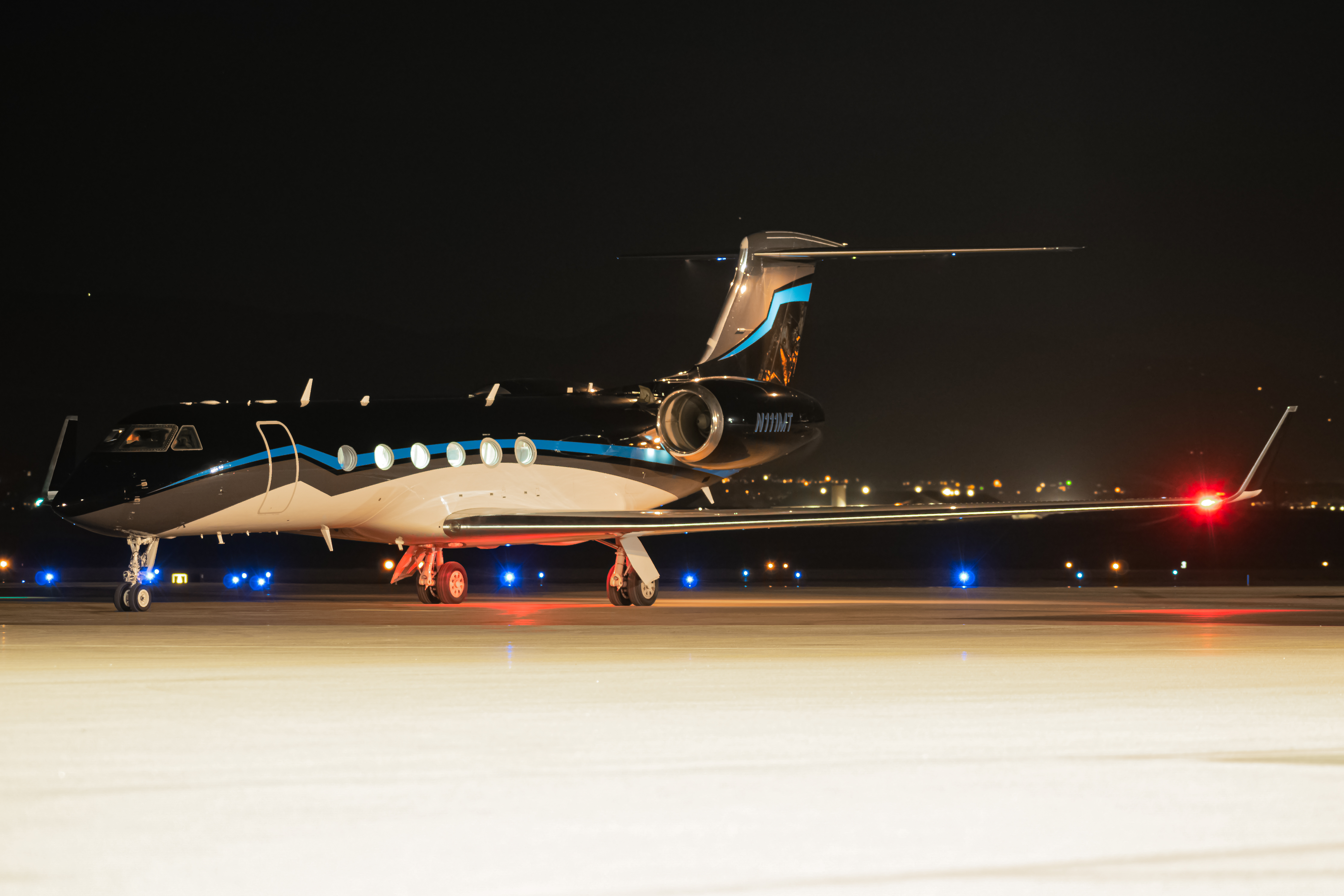 Full size: PRIVATE Gulfstream V N111MT at Northern Colorado Regional Airport