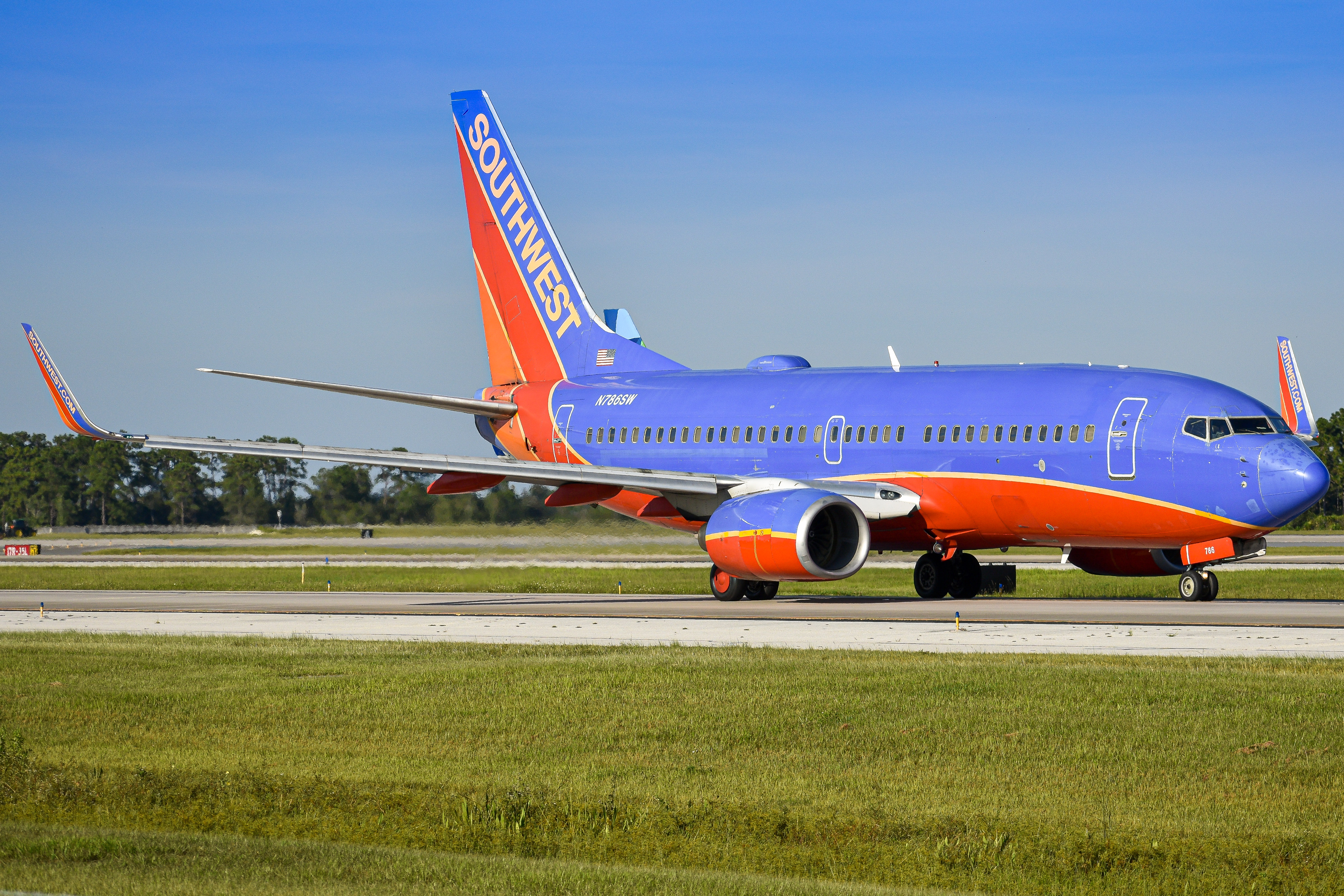 Full size: Southwest Airlines Boeing 737-700 N786SW at Orlando International Airport