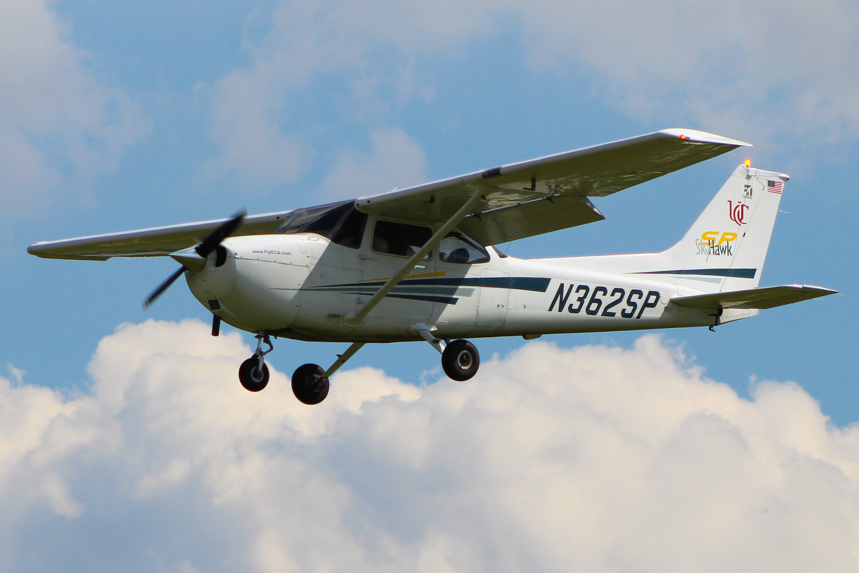 Full size: PRIVATE Cessna 172 N362SP at Clermont County Airport