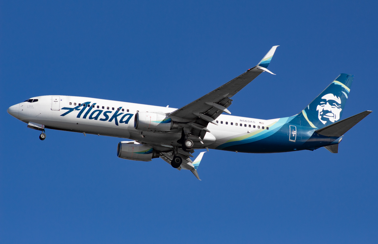 Full size: Alaska Airlines Boeing 737-800 N563AS at Tampa International Airport