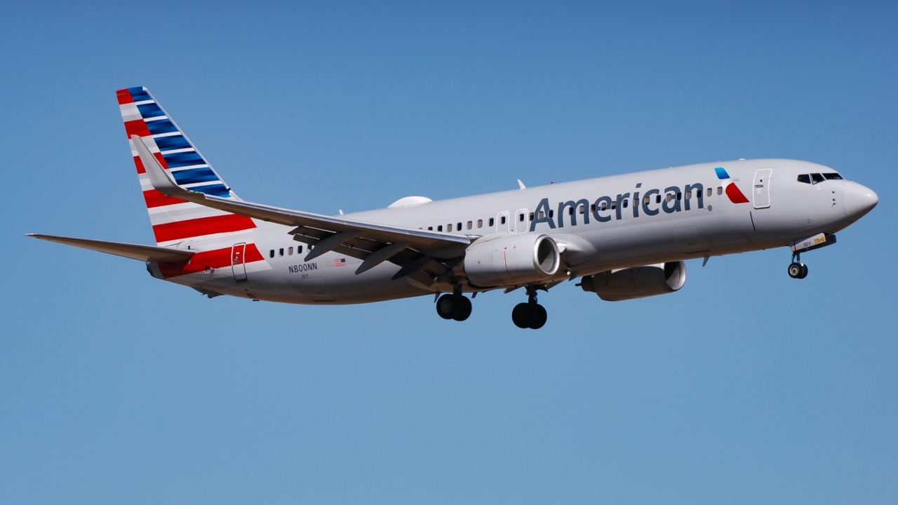 Full size: American Airlines Boeing 737-800 N800NN at Dallas-Fort Worth International Airport