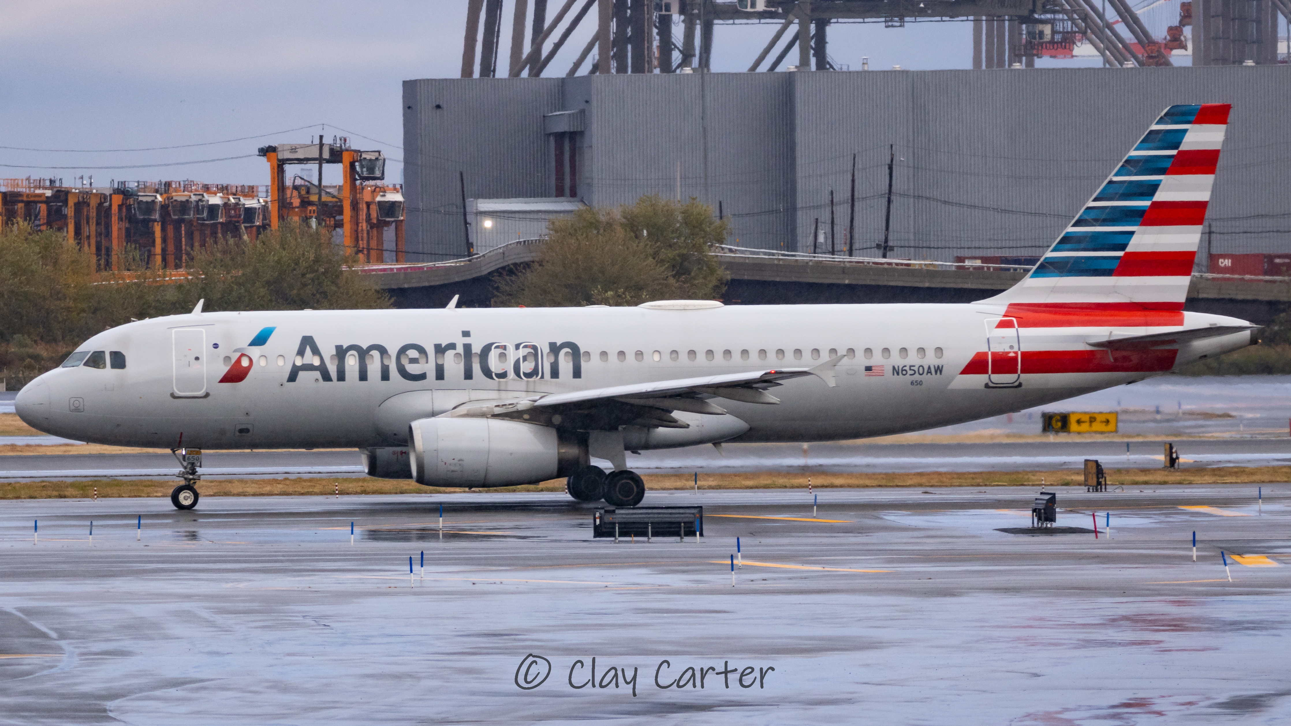 Full size: American Airlines Airbus A320 N650AW at Newark Liberty International Airport