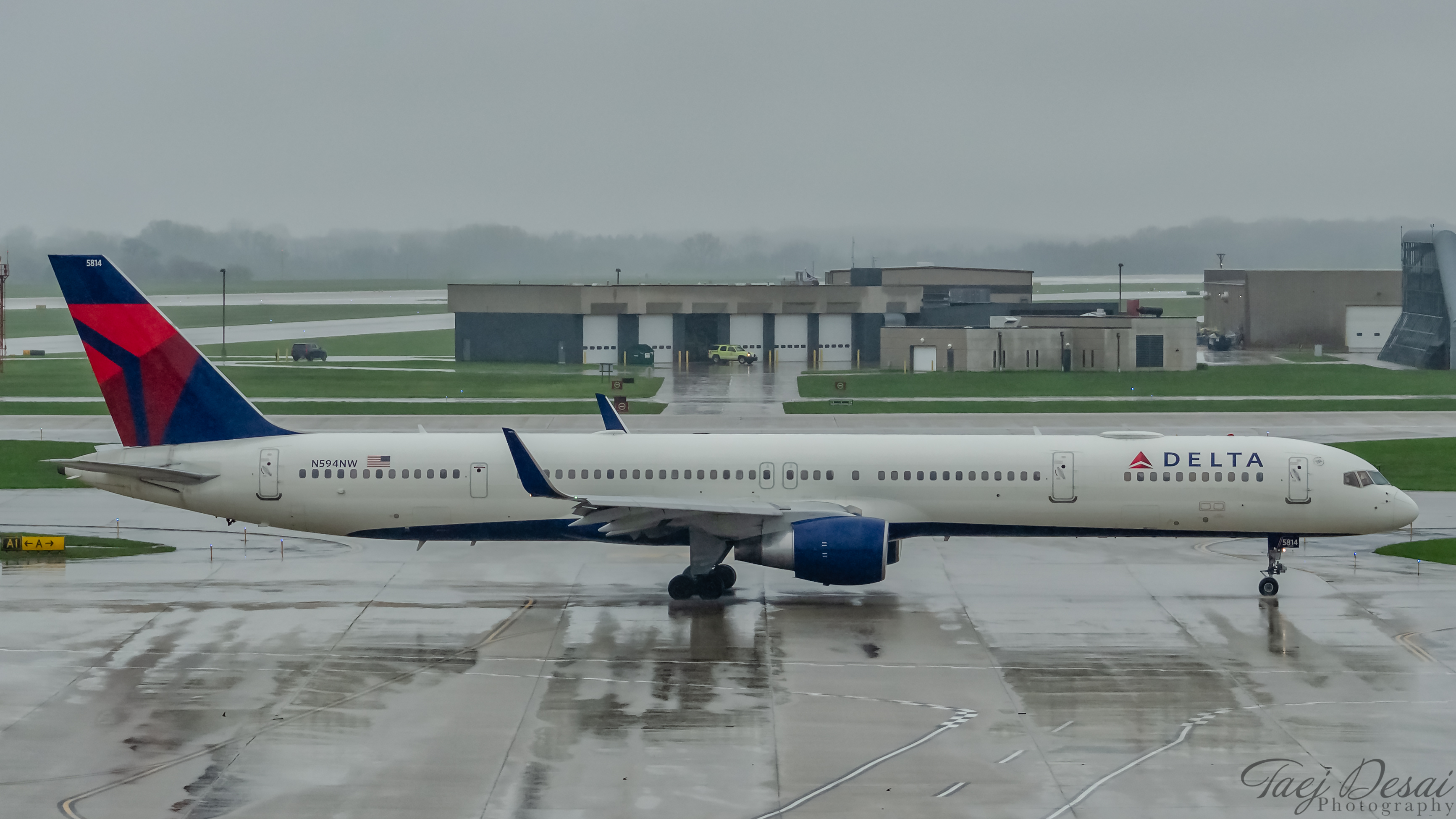 Full size: Delta Airlines Boeing 757-300 N594NW at General Mitchell International Airport