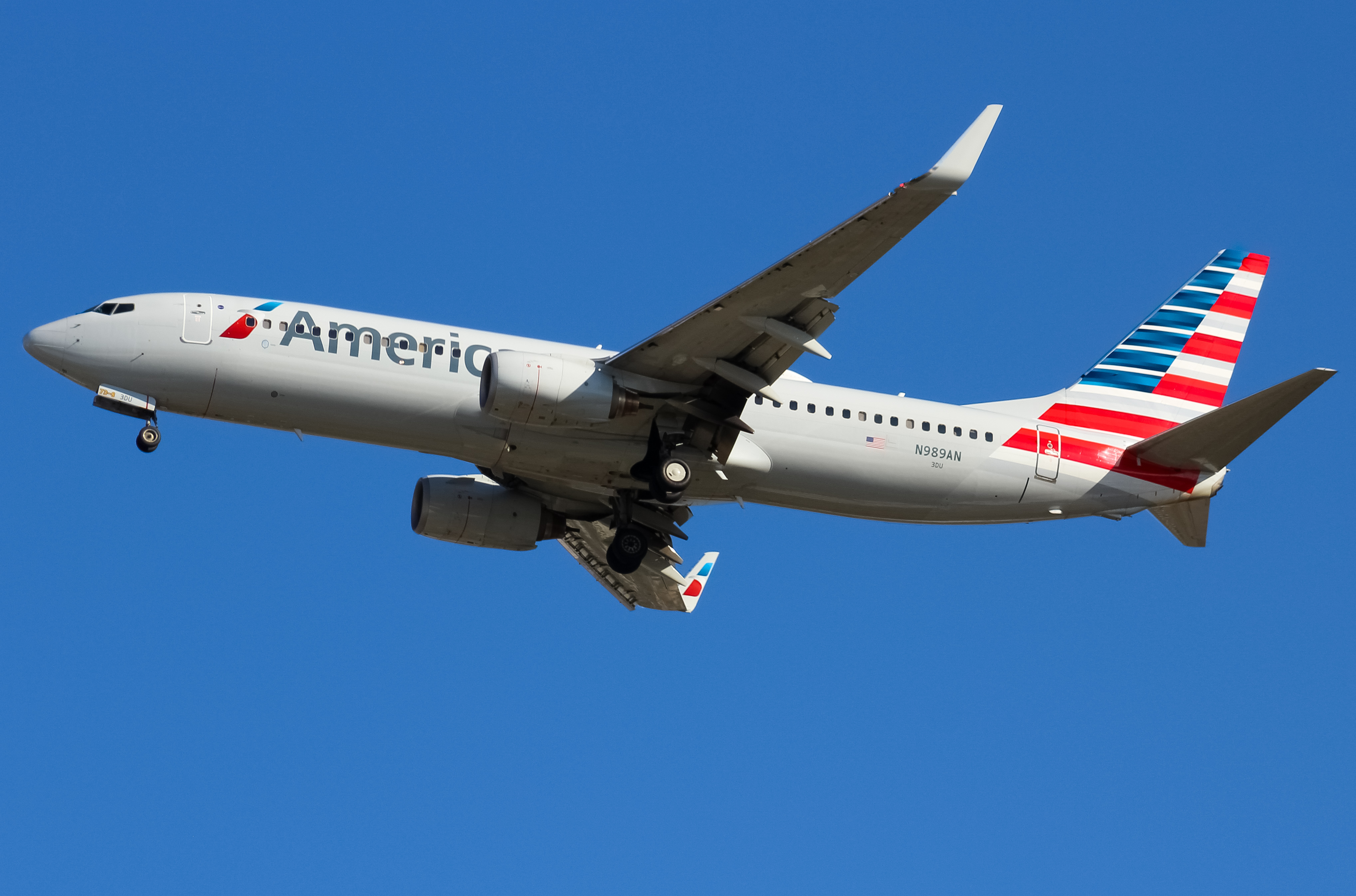 Full size: American Airlines Boeing 737-800 N989AN at Cincinnati/Northern Kentucky International Airport