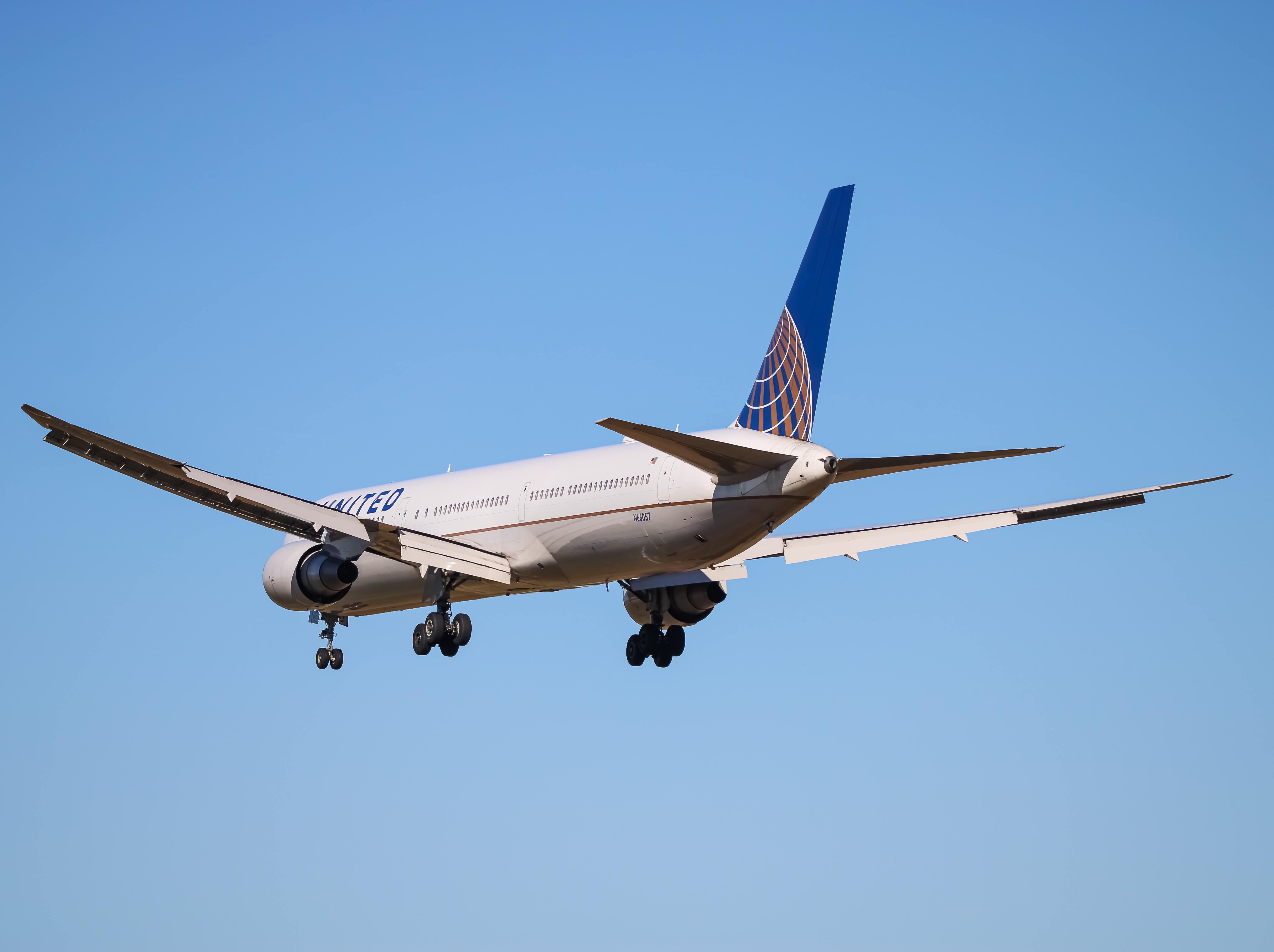 Full size: United Airlines Boeing 767-400ER N66057 at Washington Dulles International Airport