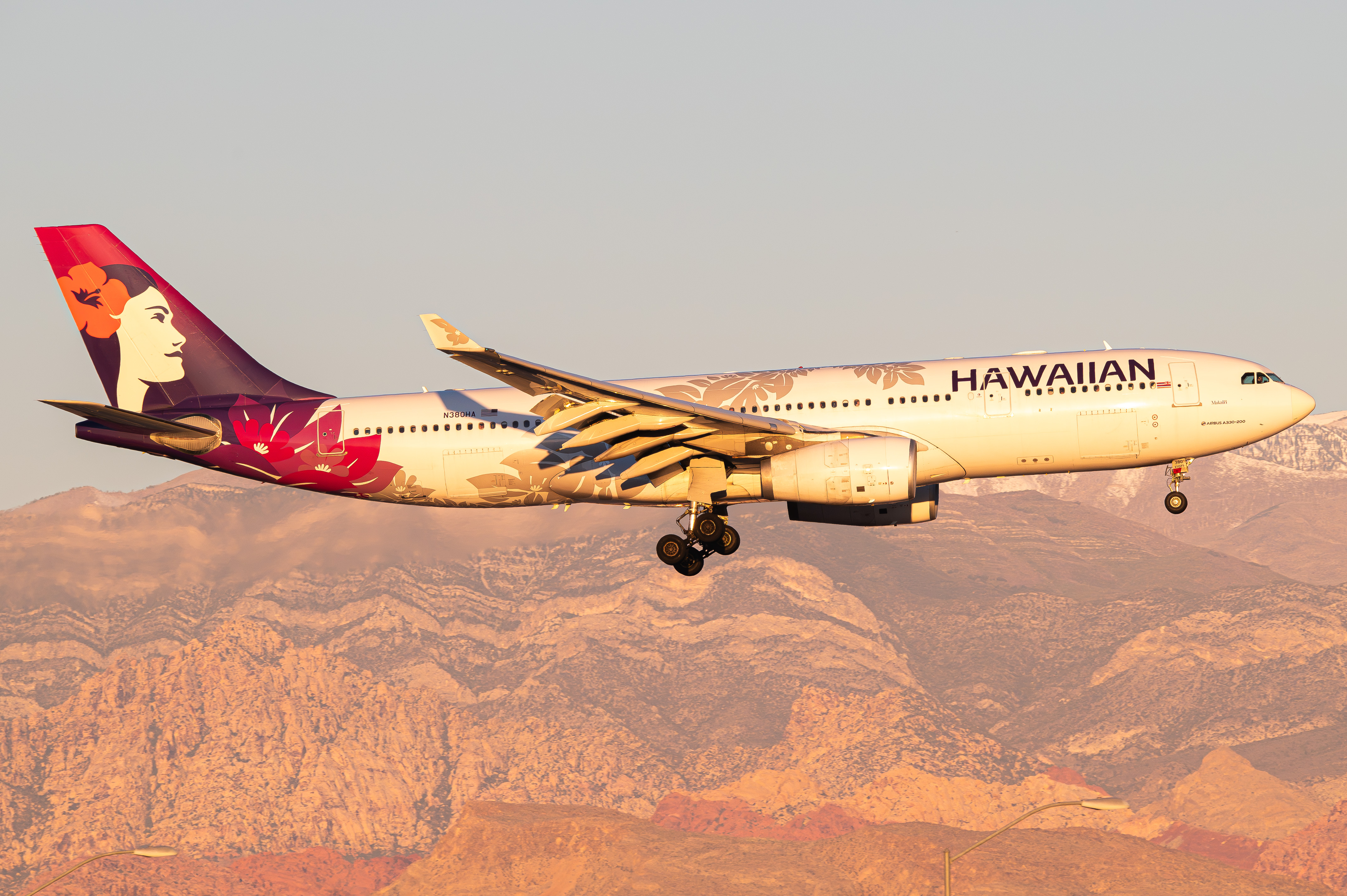Full size: Hawaiian Airlines Airbus A330-200 N380HA at Harry Reid International Airport