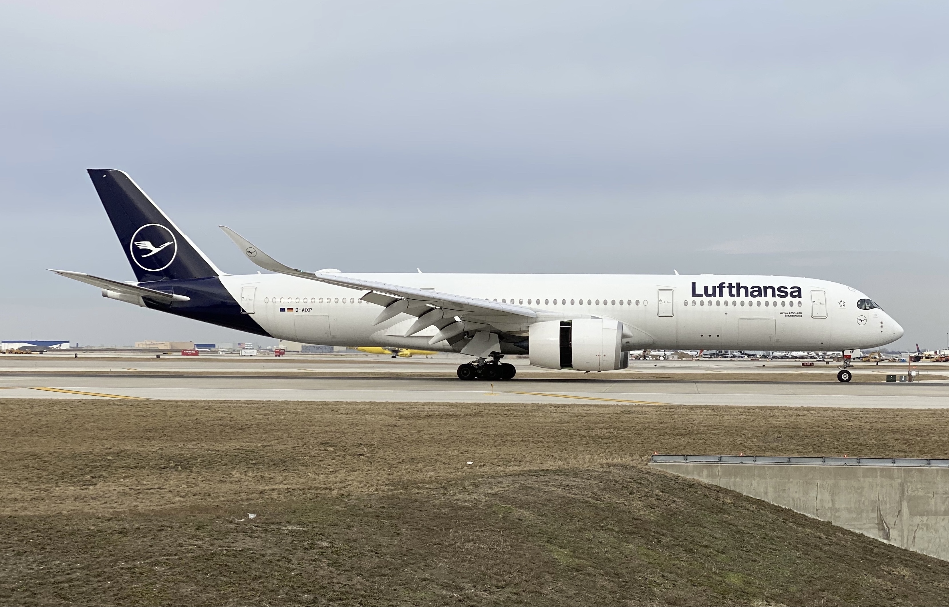 Full size: Lufthansa Airbus A350-900 D-AIXP at Chicago O'Hare International Airport