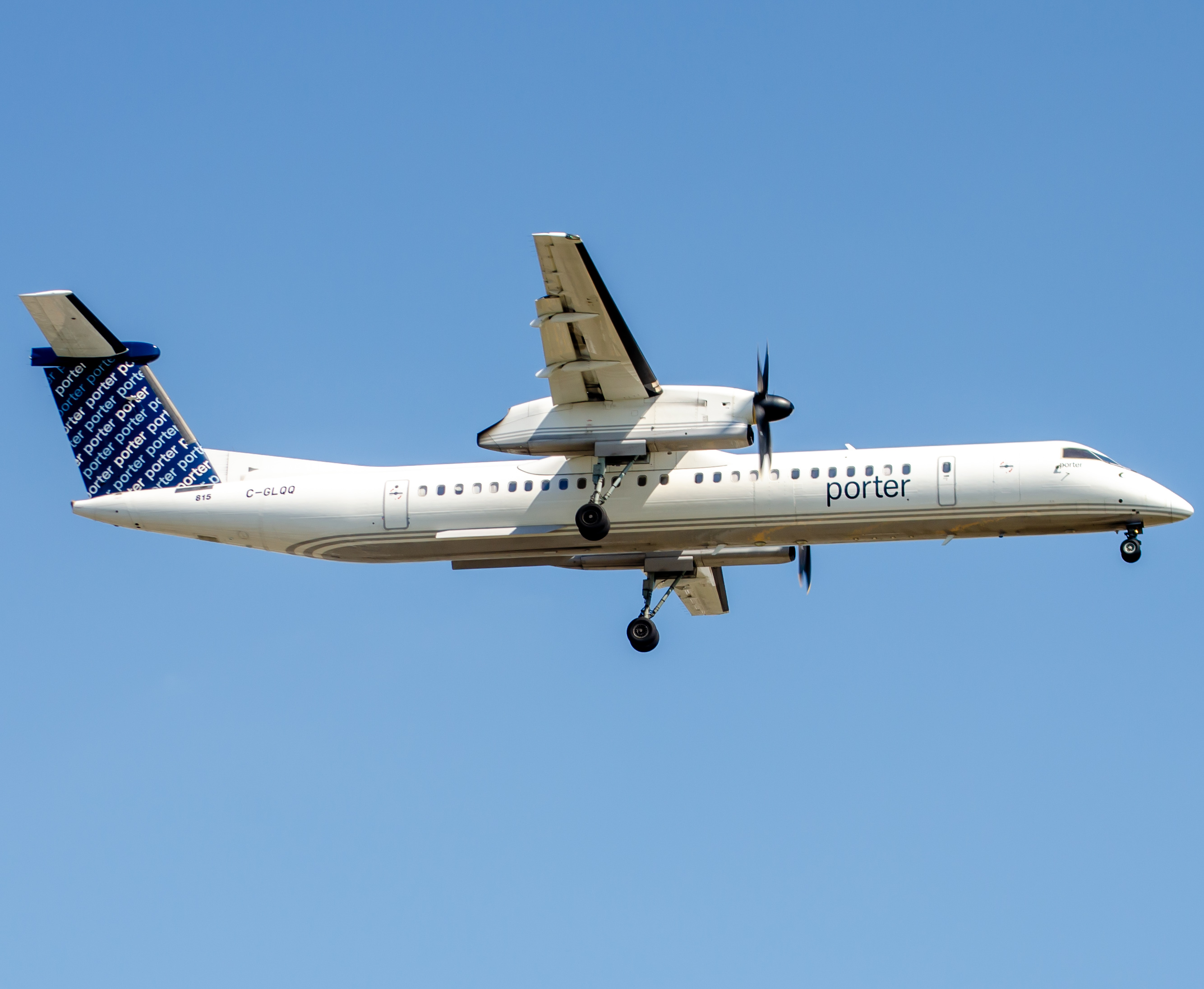 Full size: Porter Airlines De Havilland Canada Dash 8-400 C-GLQQ  at Newark Liberty International Airport