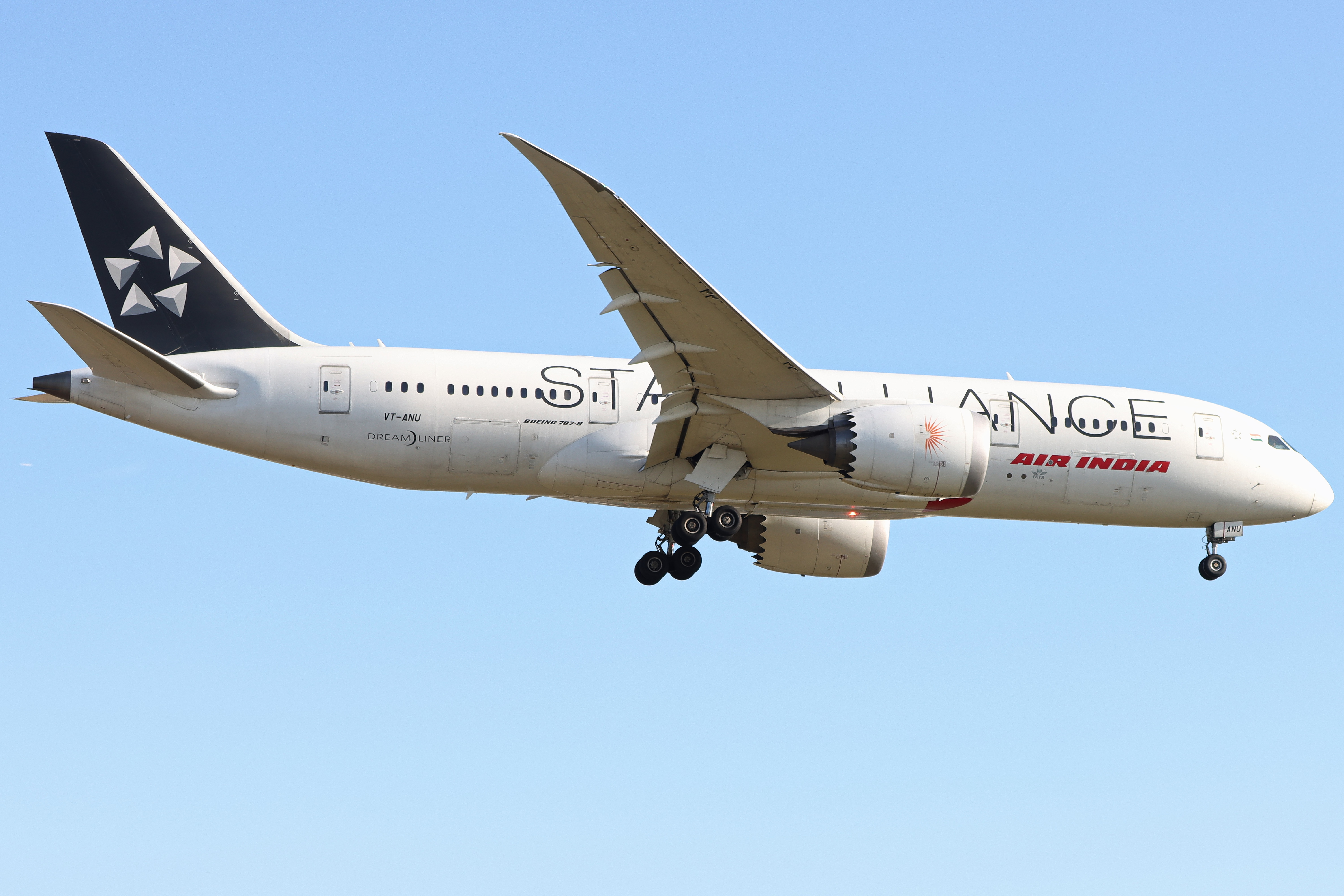 Full size: Air India Boeing 787-8 VT-ANU at London Heathrow International Airport