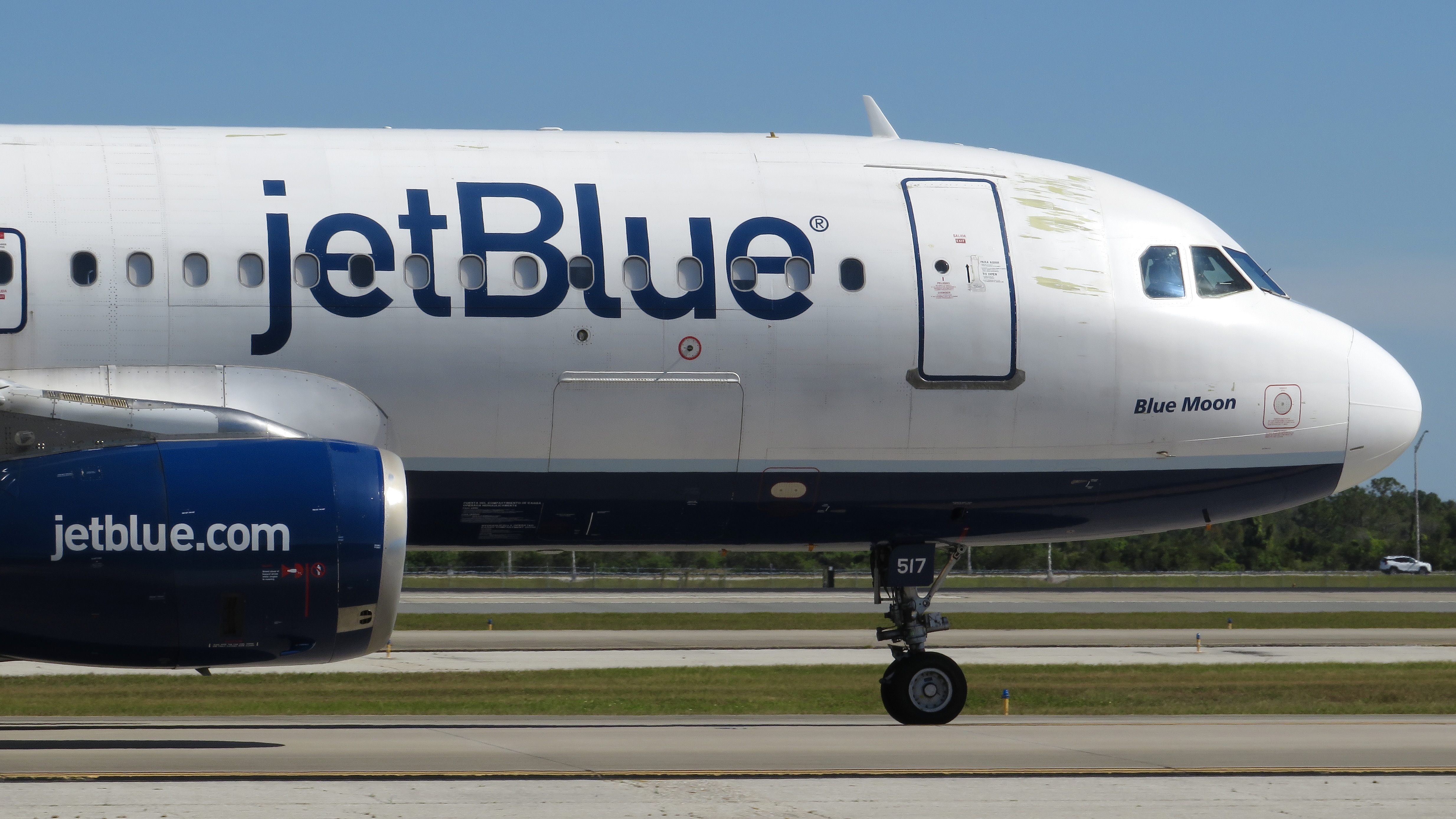 Full size: JetBlue Airways Airbus A320 N517JB at Orlando International Airport