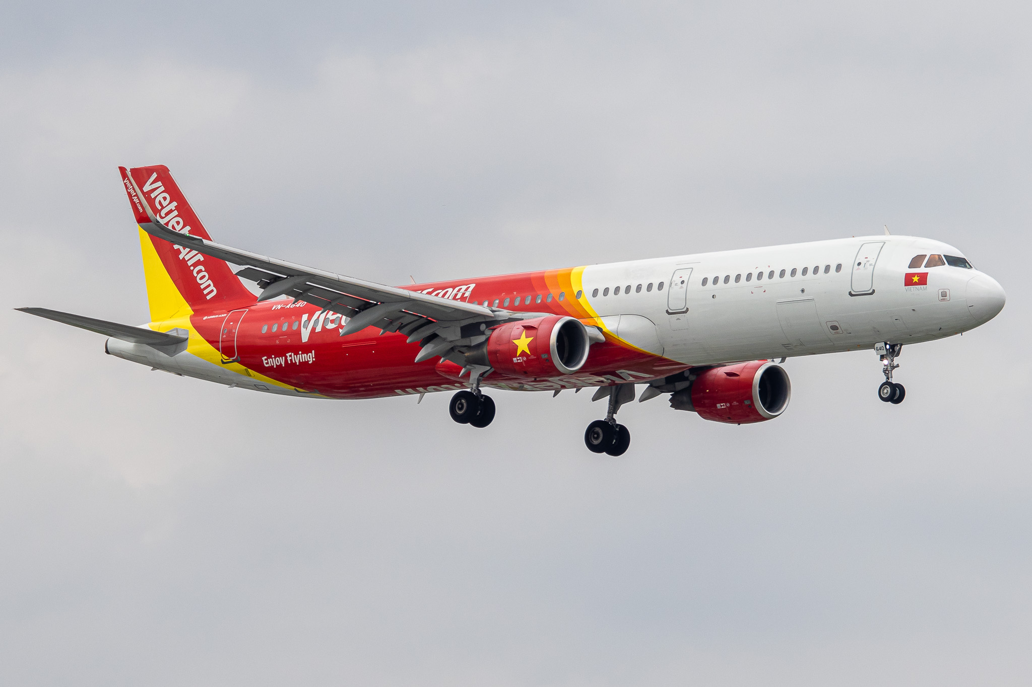 Full size: VietJet Air Airbus A321-200 VN-A640 at Tan Son Nhat International Airport