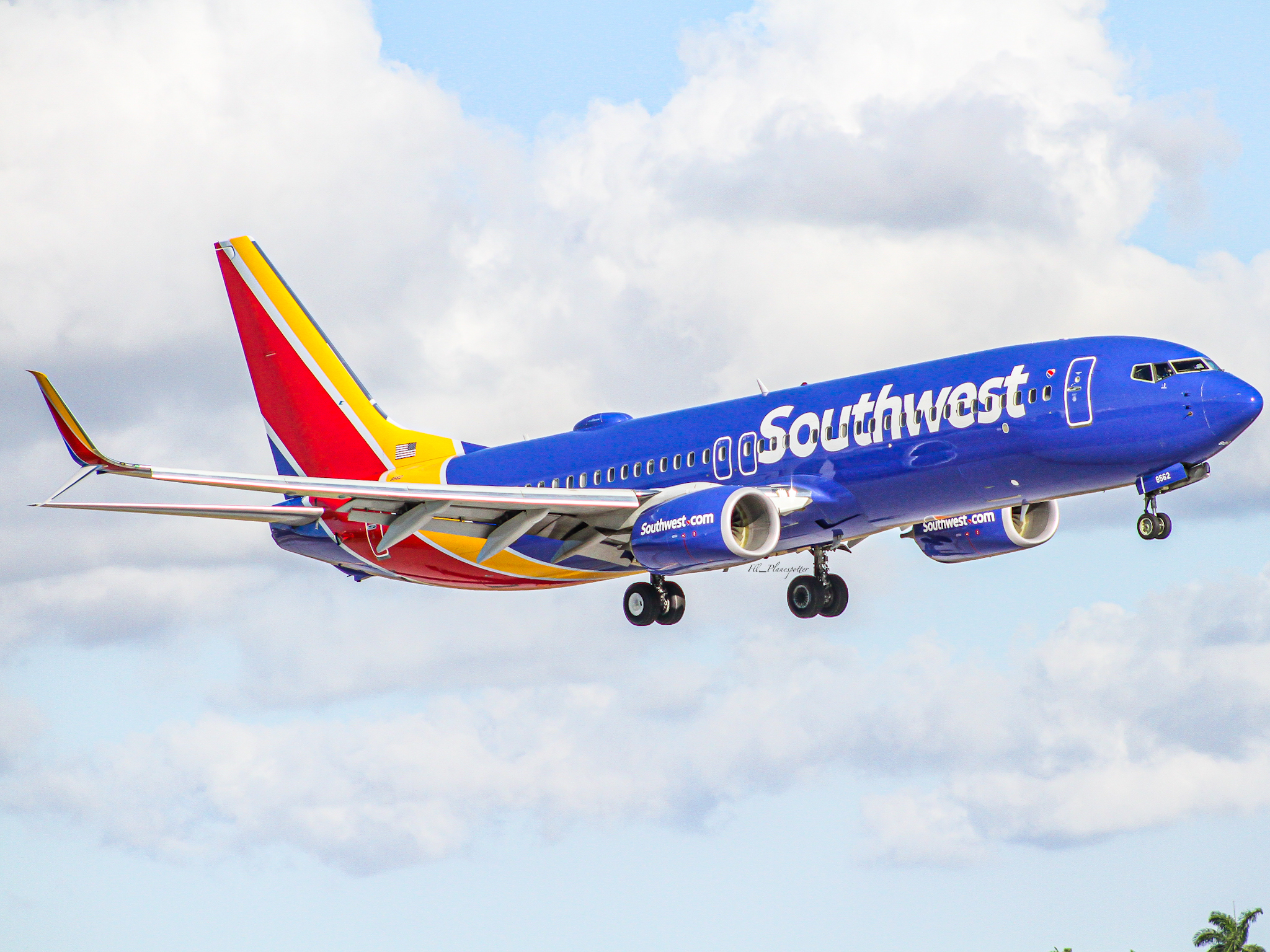 Full size: Southwest Airlines Boeing 737-800 N8562Z at Fort Lauderdale/Hollywood International Airport
