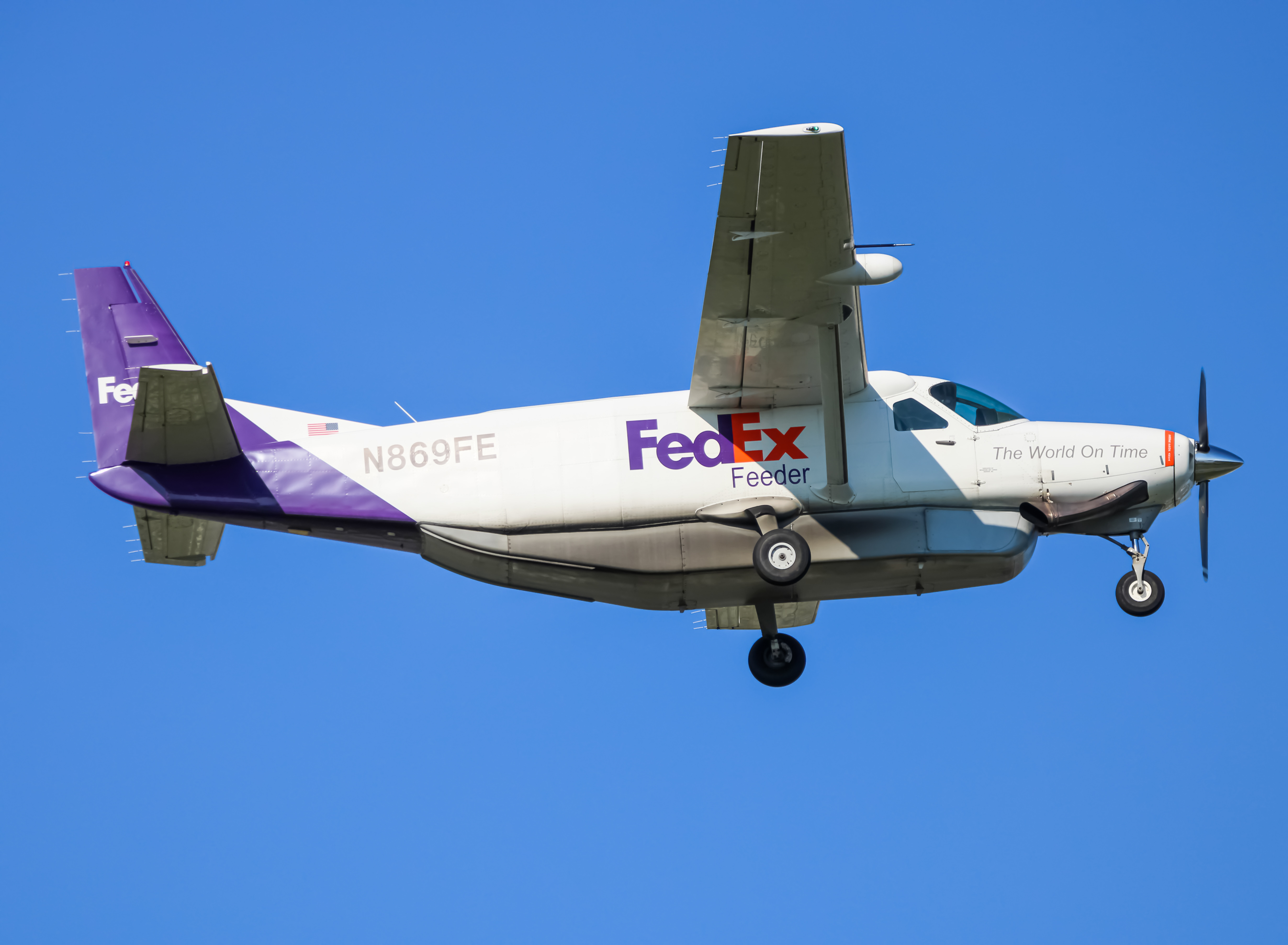 Full size: FedEx Cessna C208 N869FE at Baltimore/Washington International Thurgood Marshall Airport
