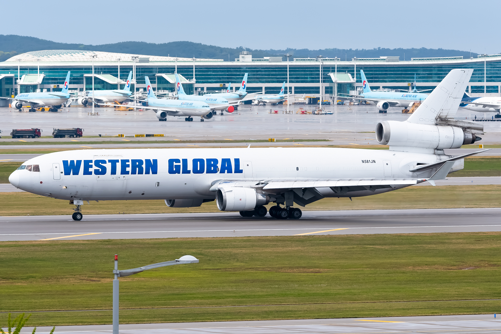 Full size: Western Global Airlines McDonnell Douglas MD-11F N581JN at Seoul-Incheon International Airport
