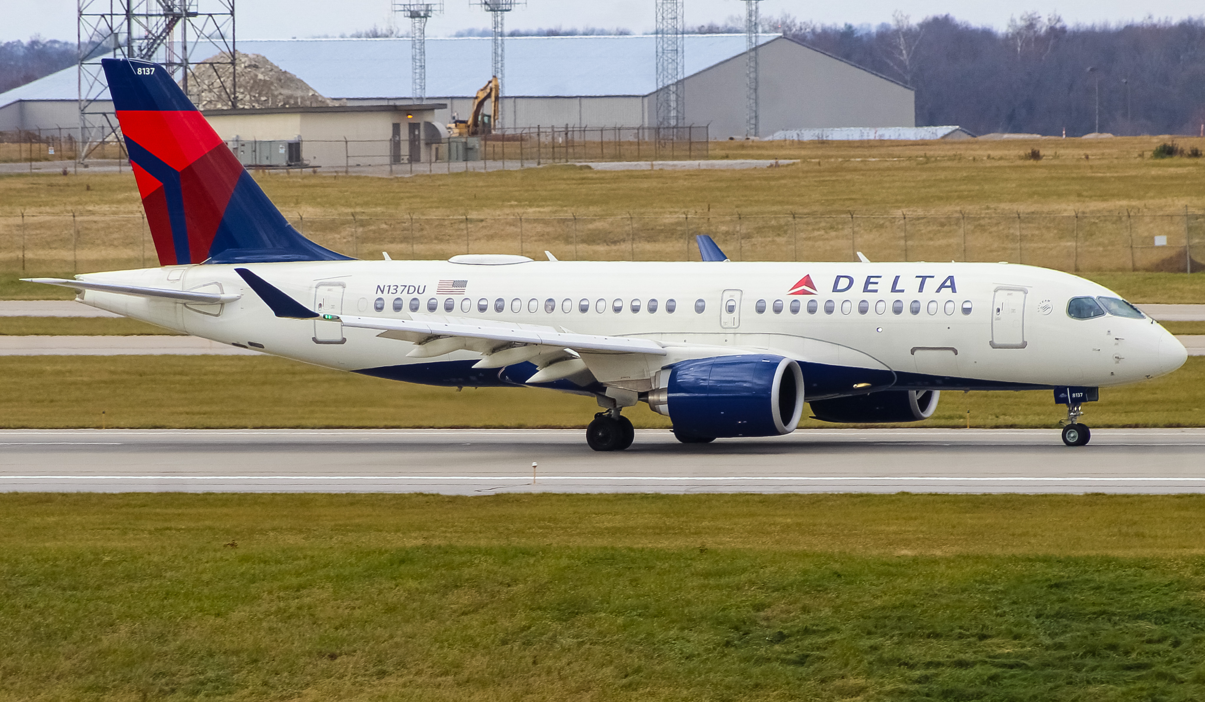 Full size: Delta Airlines Airbus A220-100 N137DU at Cincinnati/Northern Kentucky International Airport