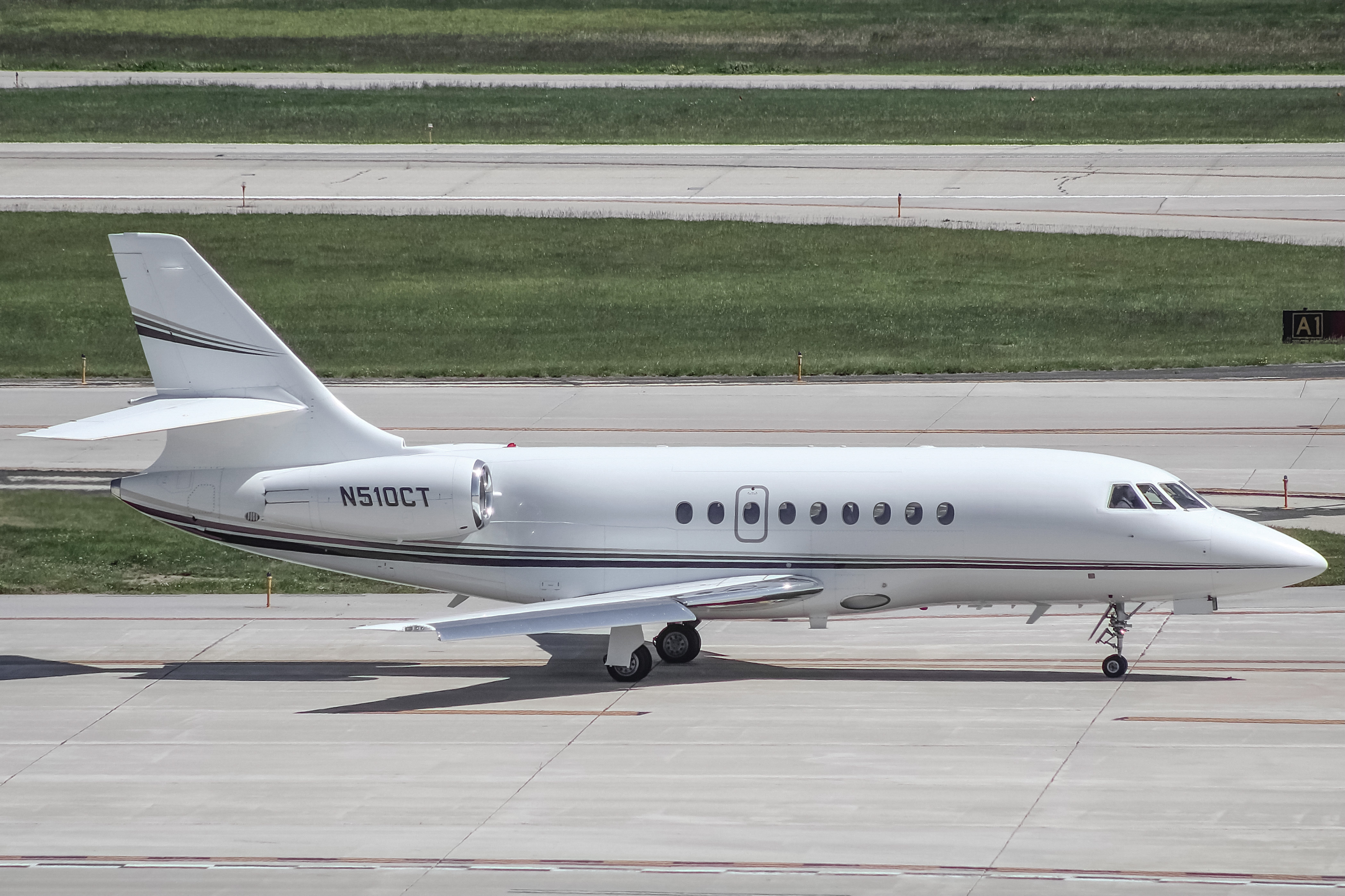 Full size: PRIVATE Dassault Falcon 2000EX N510CT at General Mitchell International Airport