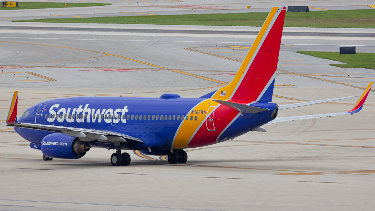 Full size: Southwest Airlines Boeing 737-700 N487WN at Fort Lauderdale/Hollywood International Airport