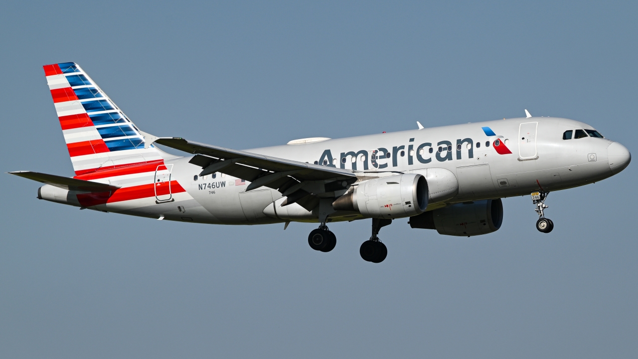 Full size: American Airlines Airbus A319 N746UW at Dallas-Fort Worth International Airport