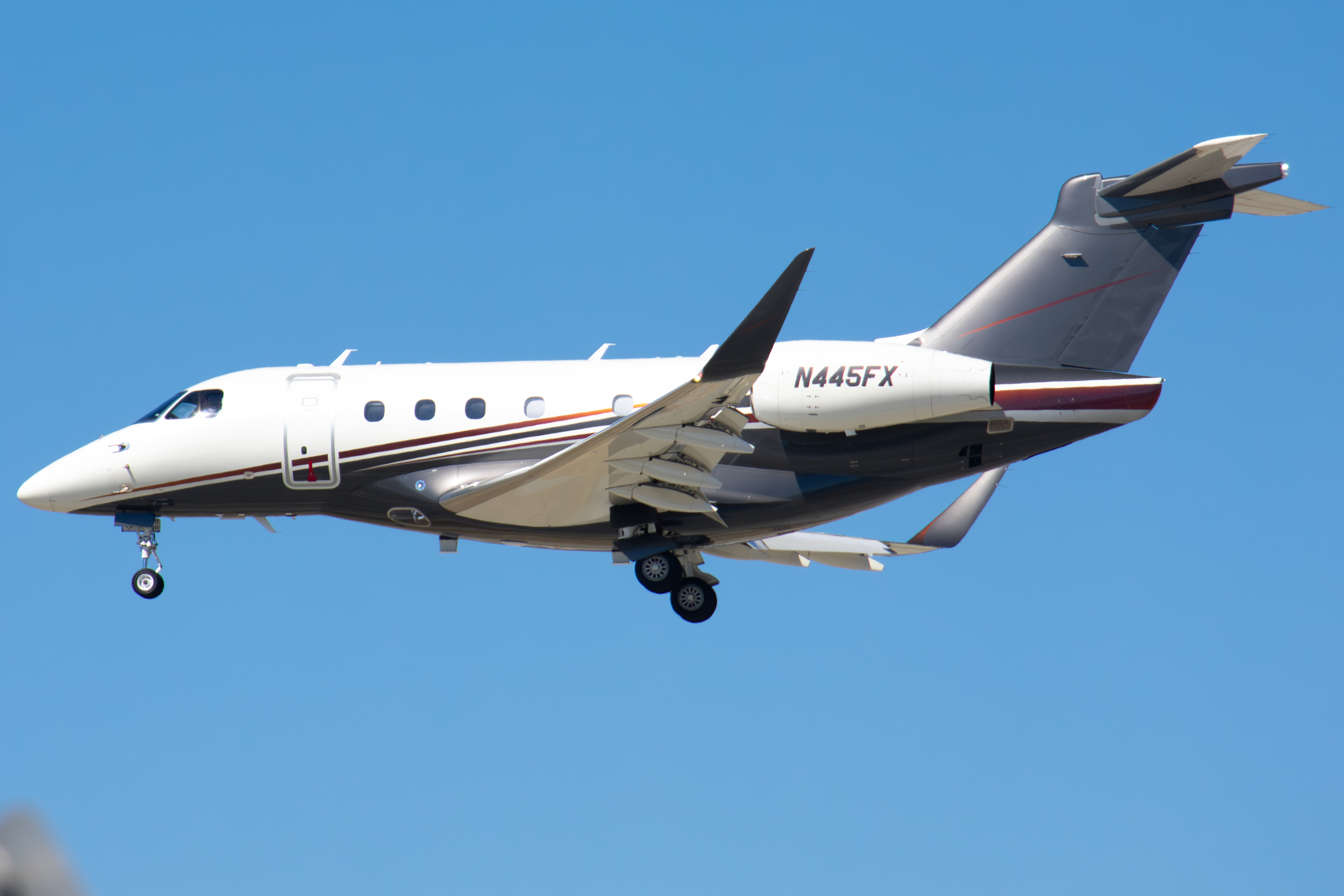 Full size: FlexJet Embraer Praetor 500 N445FX at Norman Y Mineta San Jose International Airport