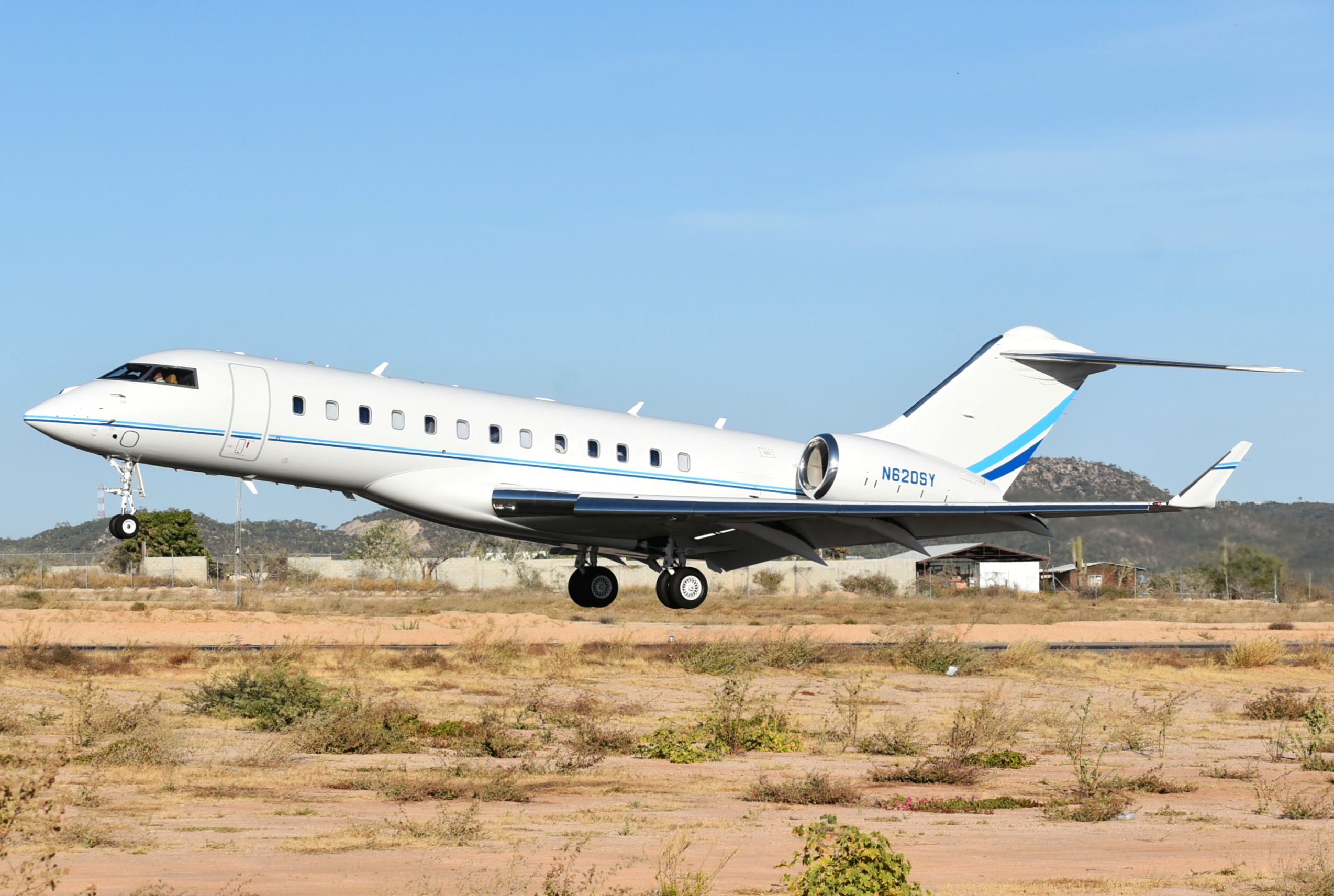 Full size: Greeneagles LLC Bombardier Global 6000 N620SY at Aeropuerto de Cabo San Lucas Internacional