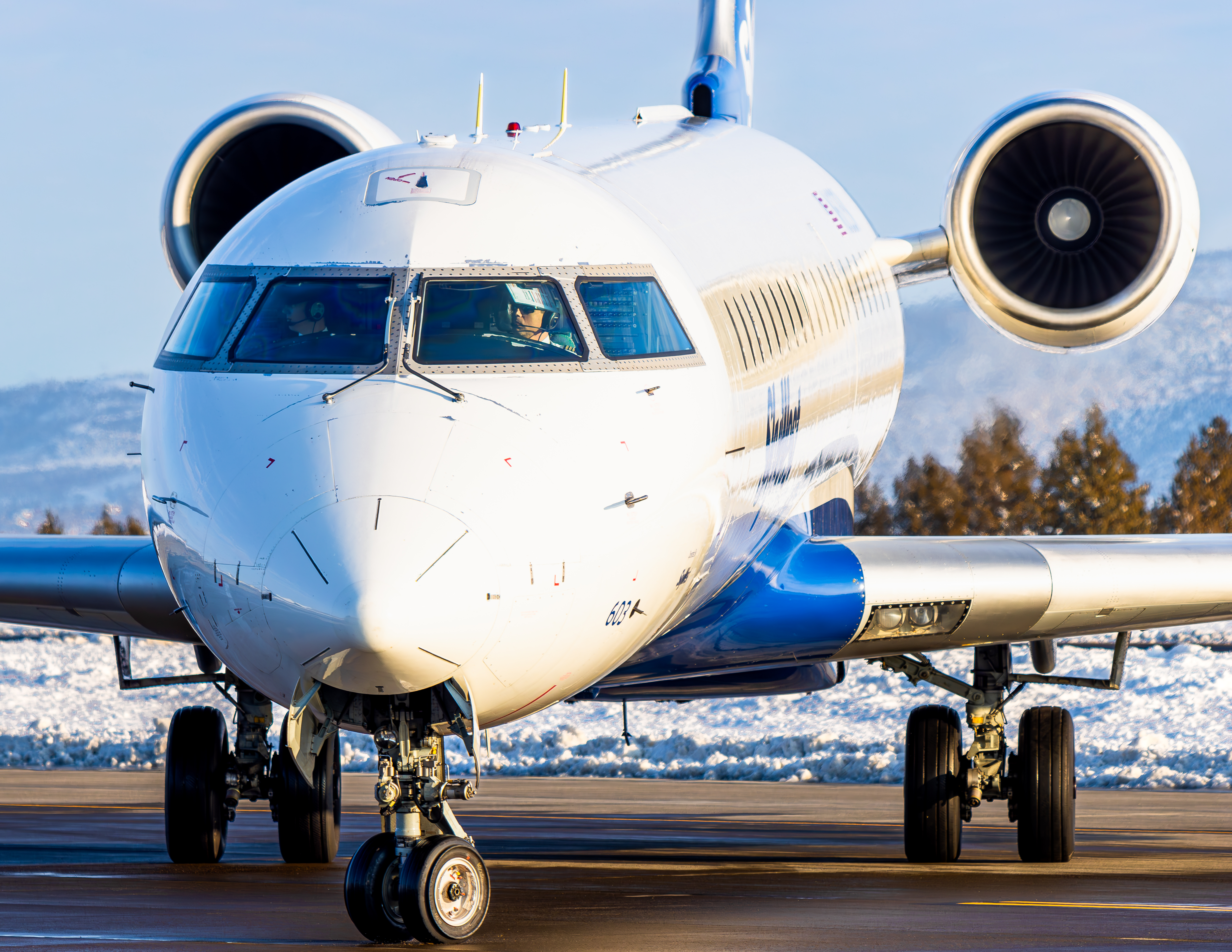 Full size: SkyWest Airlines Mitsubishi CRJ-700 N603SK at Roberts Field Airport