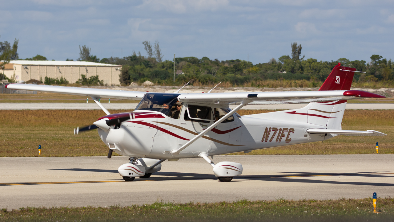 Full size: PRIVATE Cessna 172 N71FC at Naples Municipal Airport