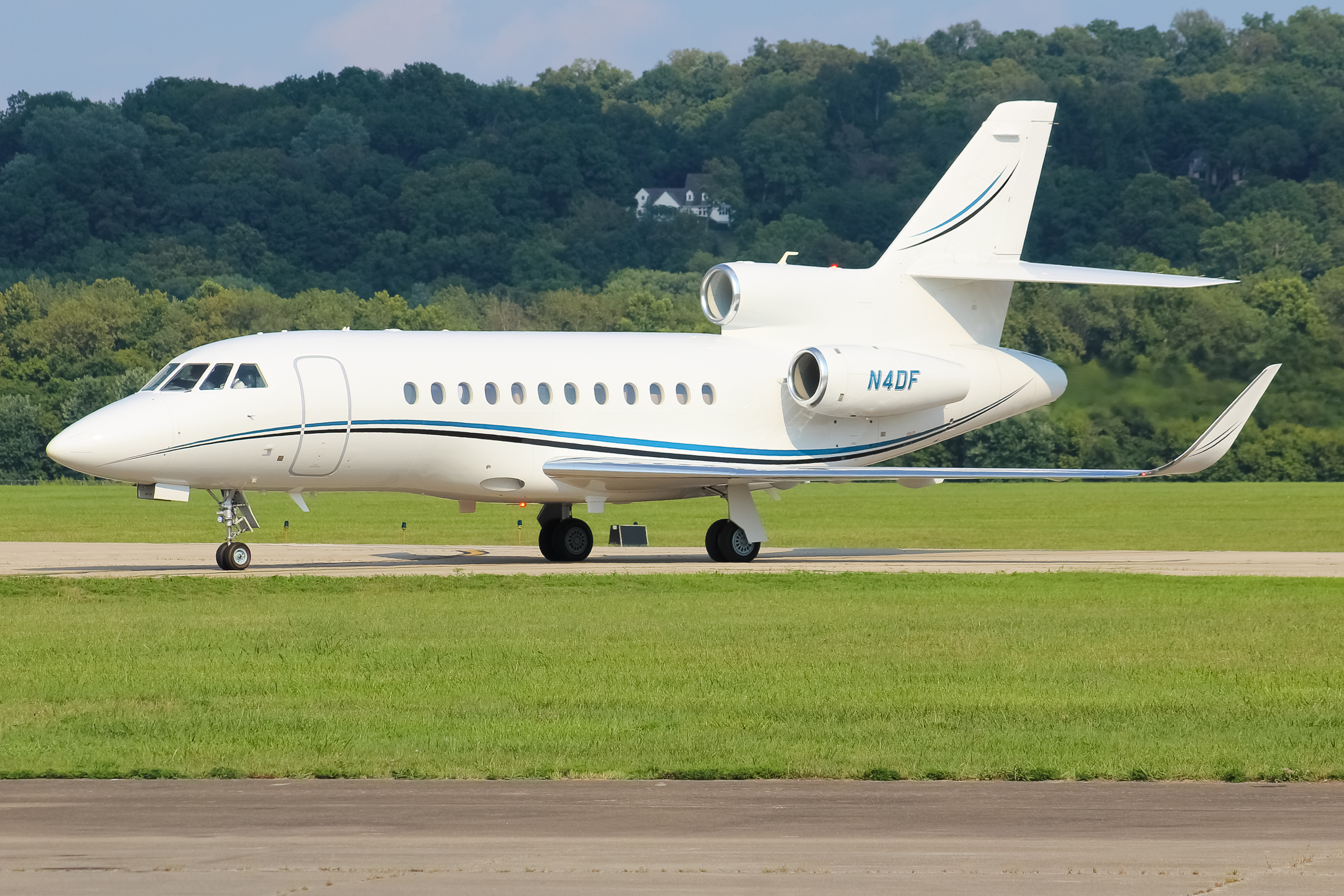 Full size: PRIVATE Dassault Falcon 900EX N4DF at Cincinnati Municipal Airport/Lunken Field