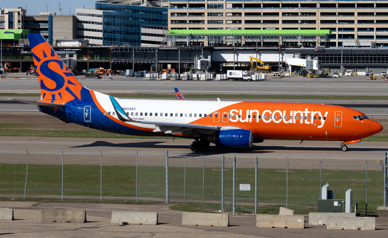 Full size: Sun Country Airlines Boeing 737-800 N804SY at Minneapolis-St Paul International/Wold-Chamberlain Airport