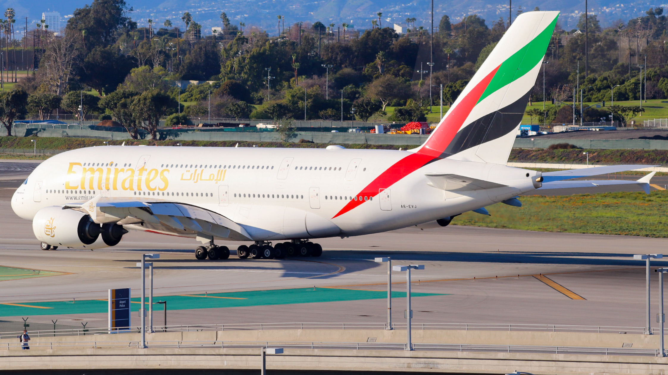 Full size: Emirates Airbus A380-800 A6-EVJ at Los Angeles International Airport