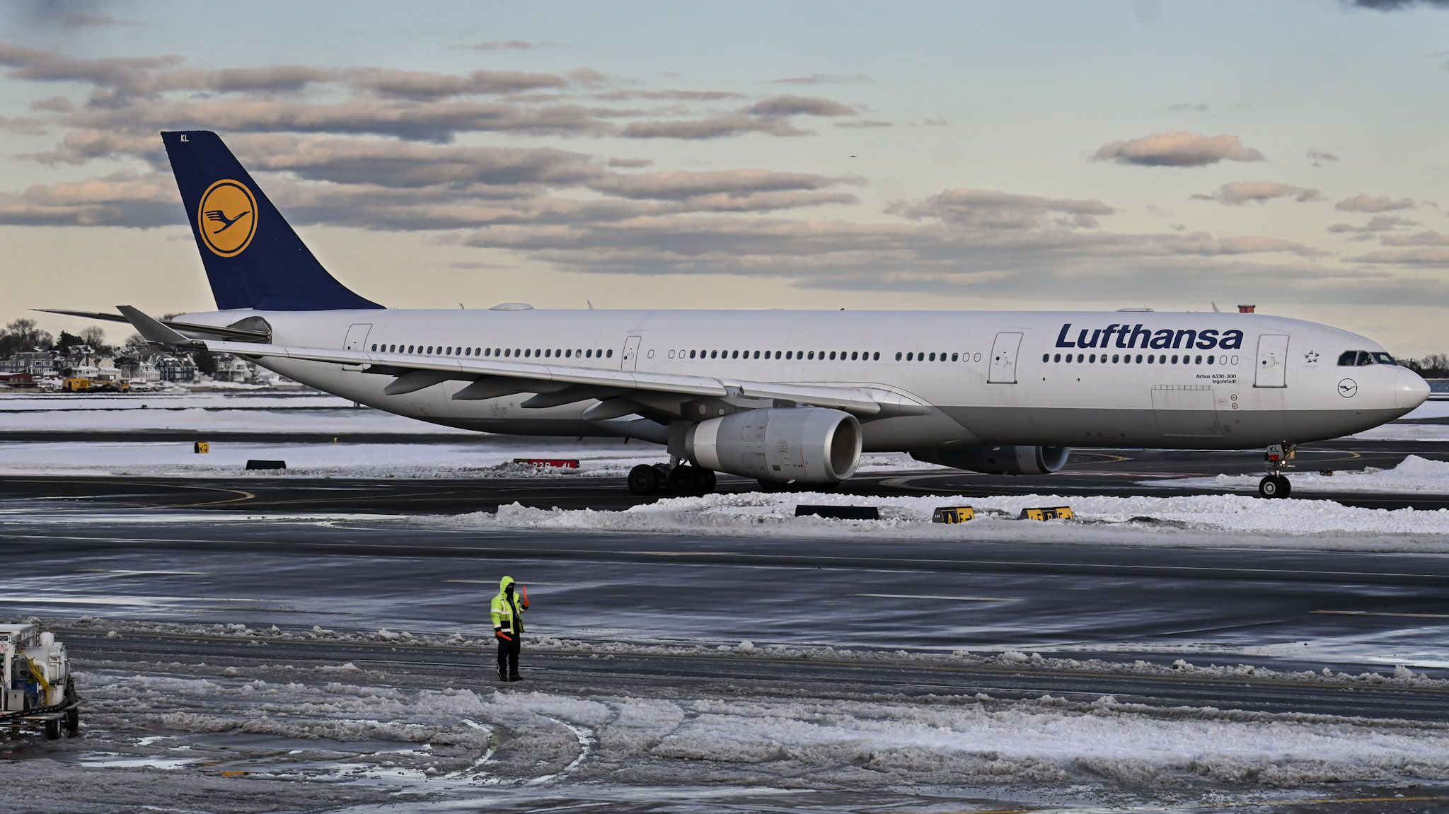 Full size: Lufthansa Airbus A330-300 D-AIKL at General Edward Lawrence Logan International Airport