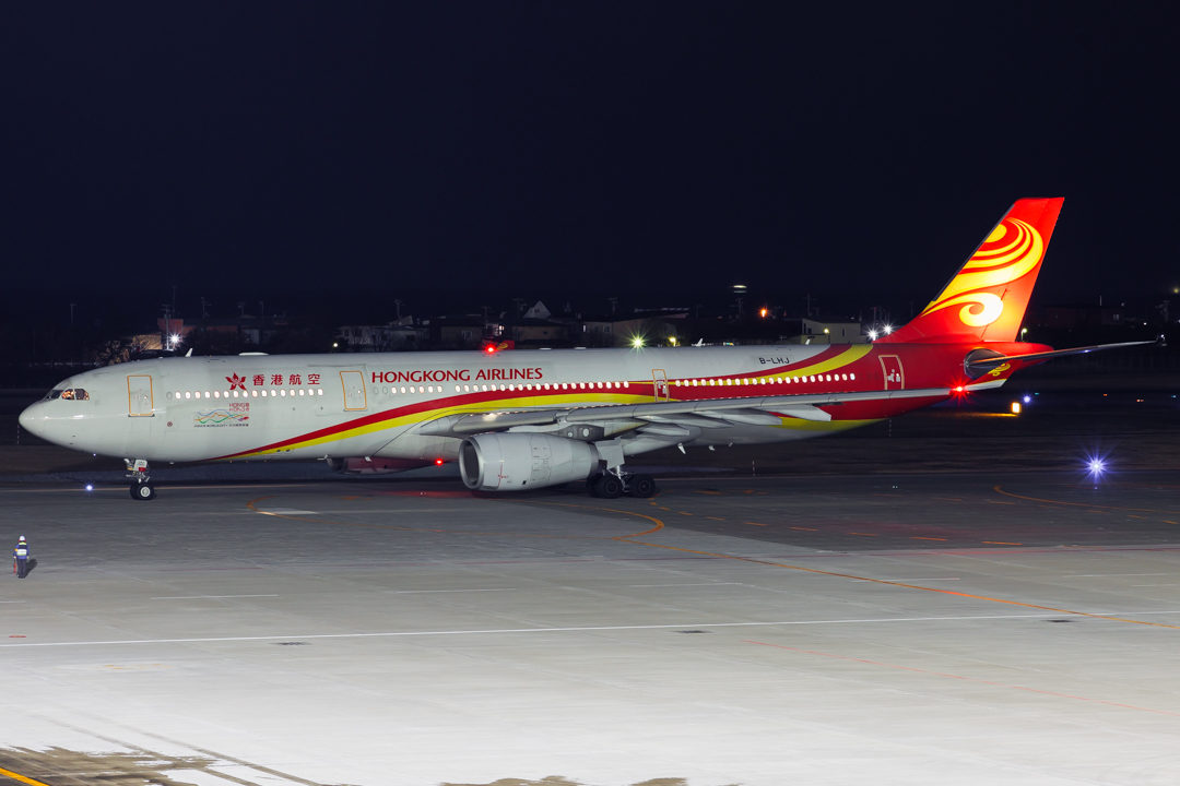 Full size: Hong Kong Airlines Airbus A330-300 B-LHJ at Hakodate Airport