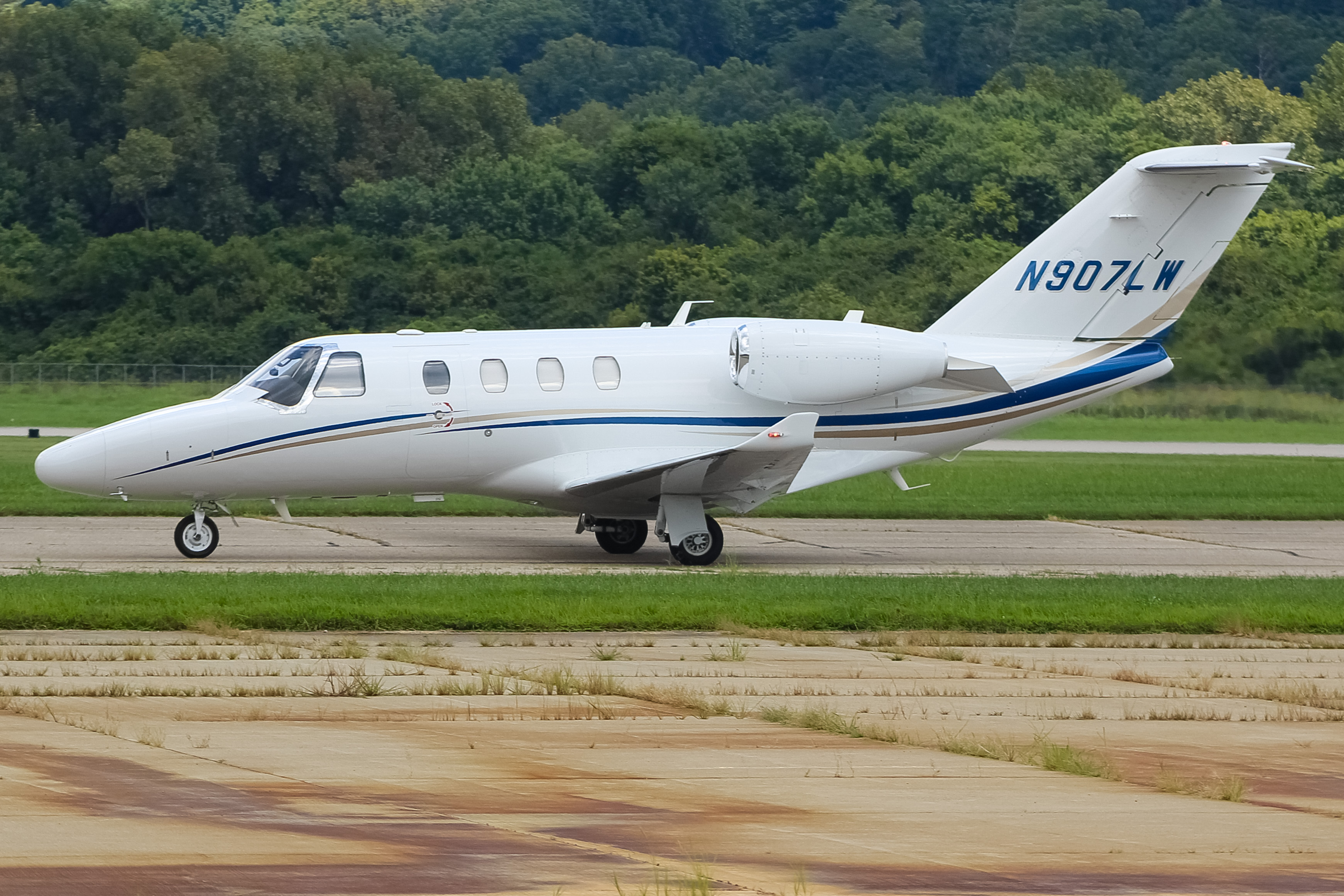 Full size: PRIVATE  Cessna Citation 525 N907LW at Cincinnati Municipal Airport/Lunken Field