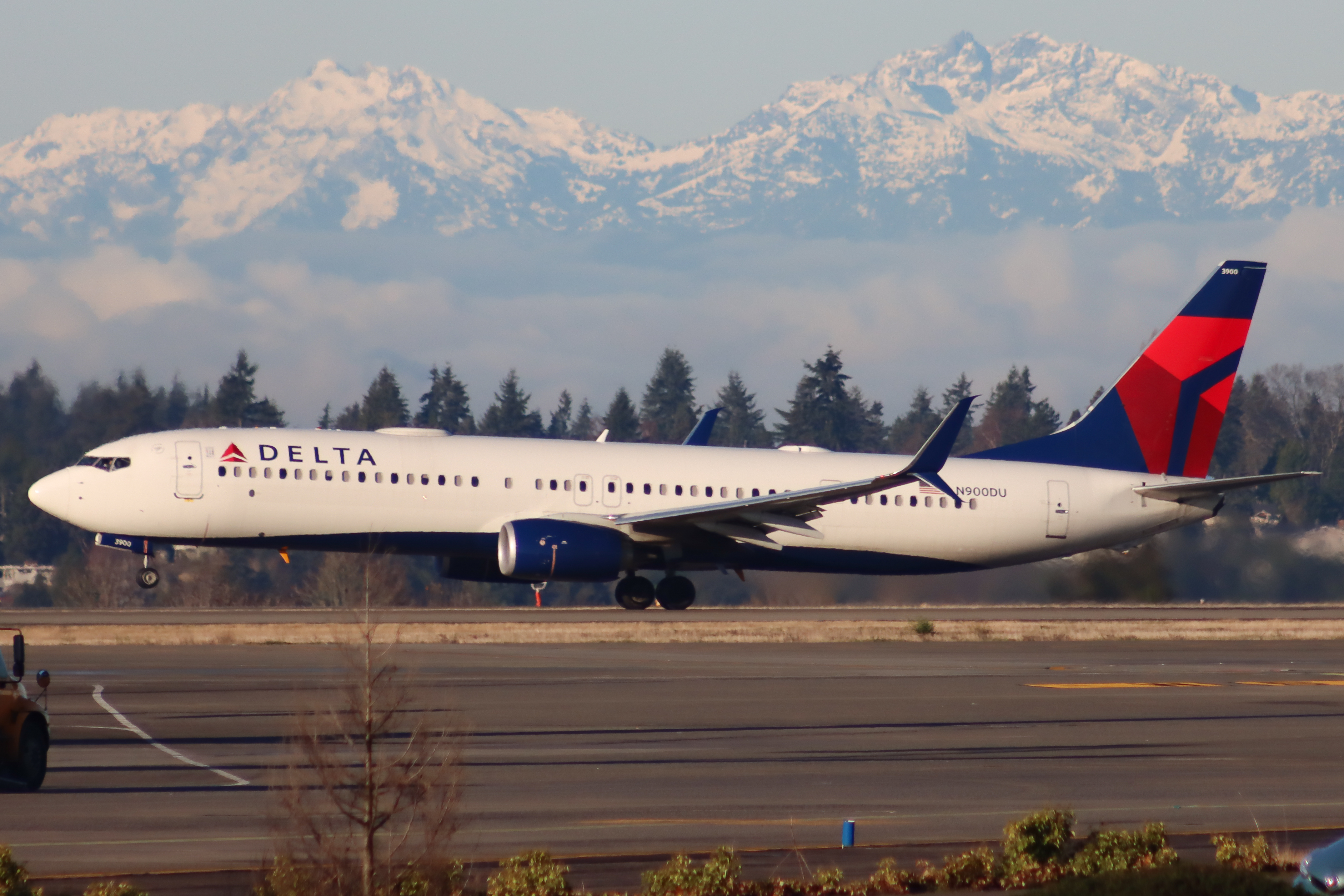 Full size: Delta Airlines Boeing 737-900ER N900DU at Seattle-Tacoma International Airport