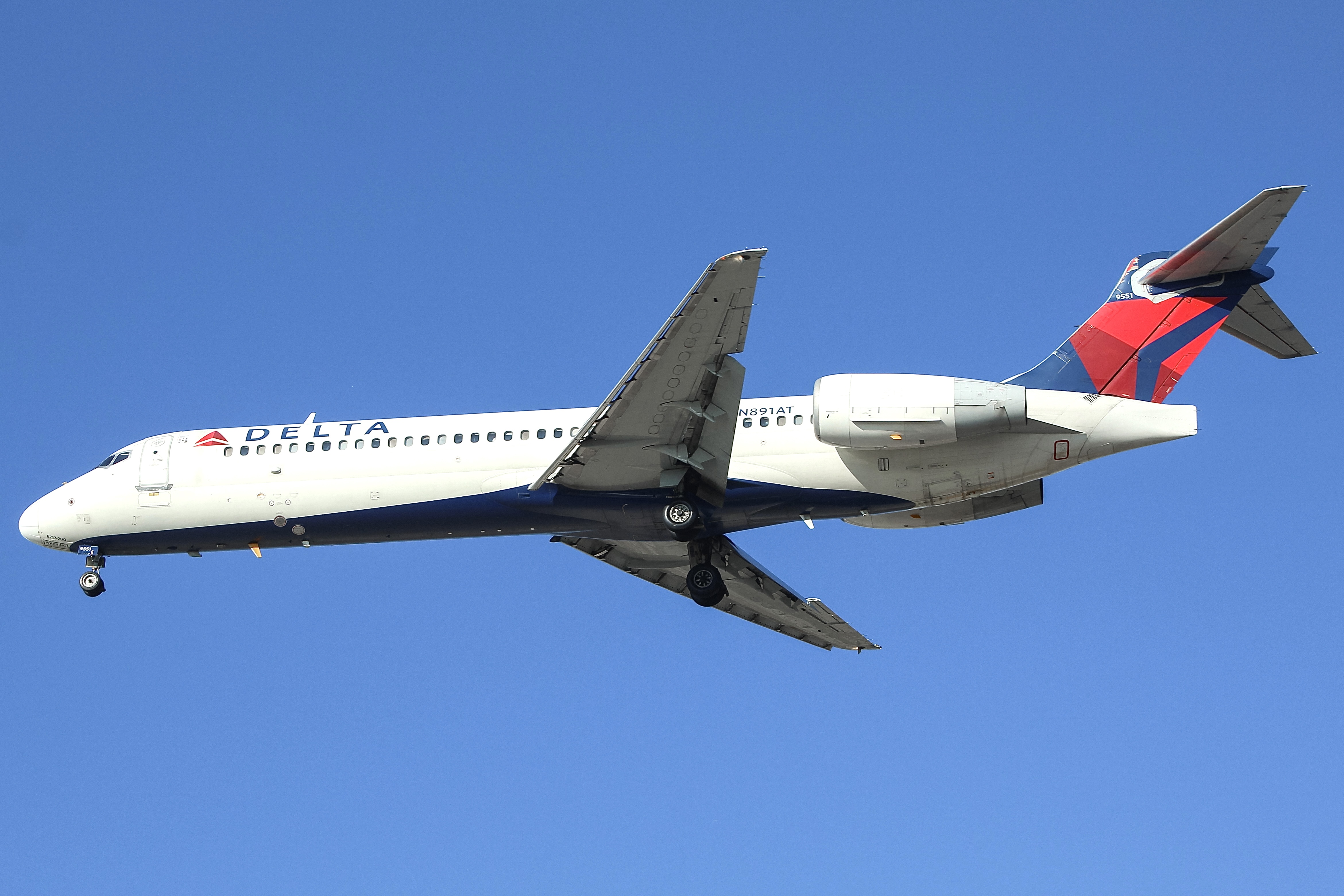 Full size: Delta Airlines Boeing 717-200 N891AT at General Mitchell International Airport