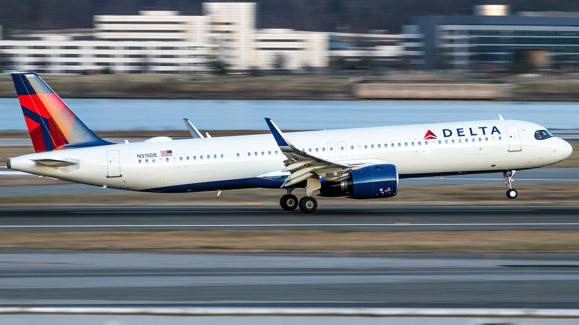 Full size: Delta Airlines Airbus A321NEO N515DE at Ronald Reagan National Airport