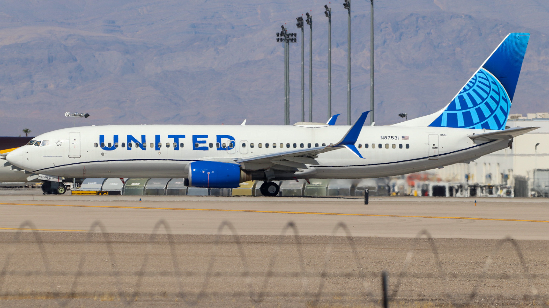 Full size: United Airlines Boeing 737-800 N87531 at Harry Reid International Airport