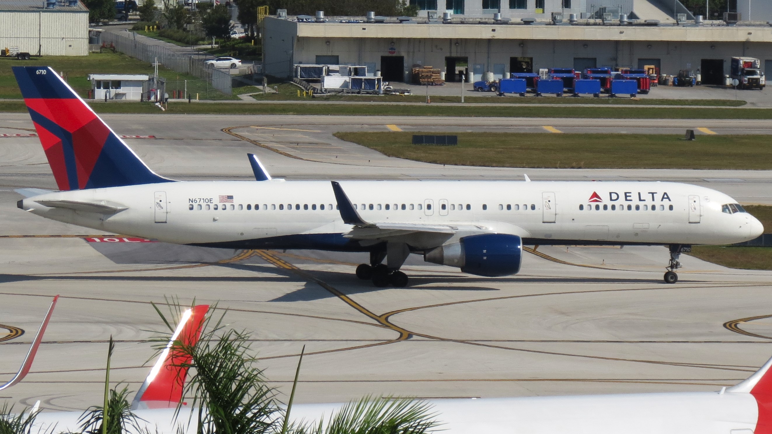 Full size: Delta Airlines Boeing 757-200 N6710E at Fort Lauderdale/Hollywood International Airport
