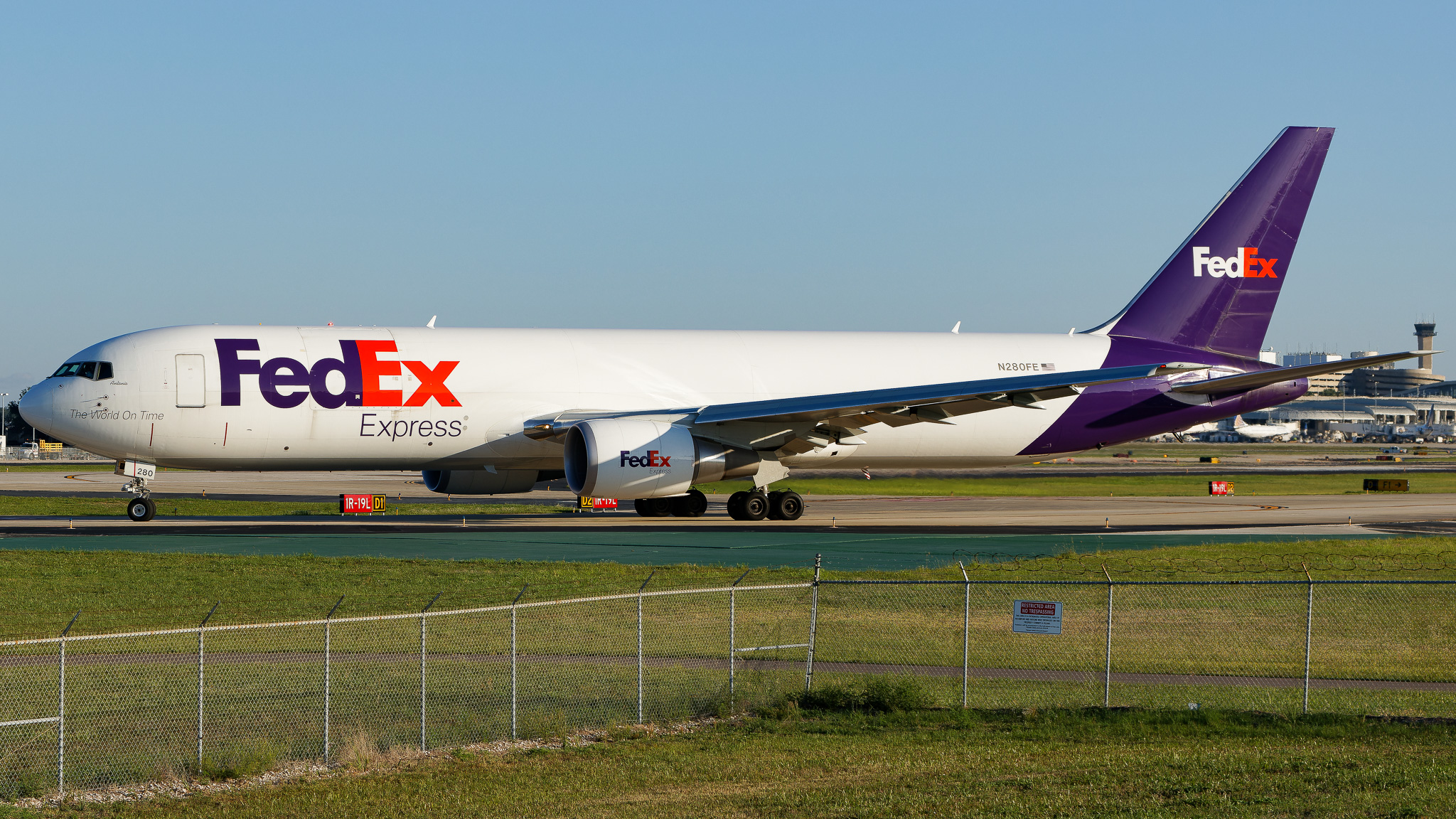 Full size: FedEx Boeing 767-300F N280FE at Tampa International Airport